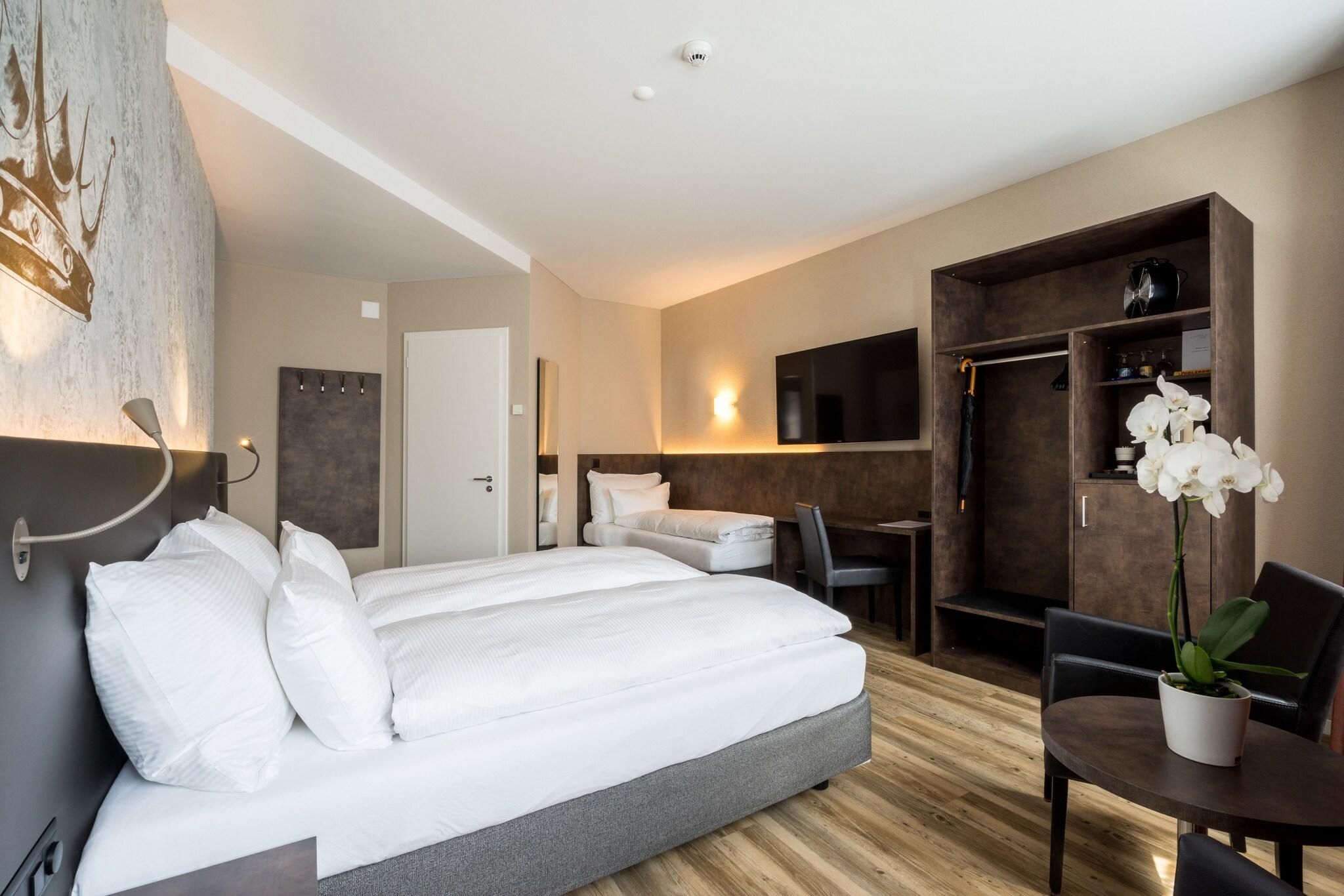 Triple Queen Size Bed