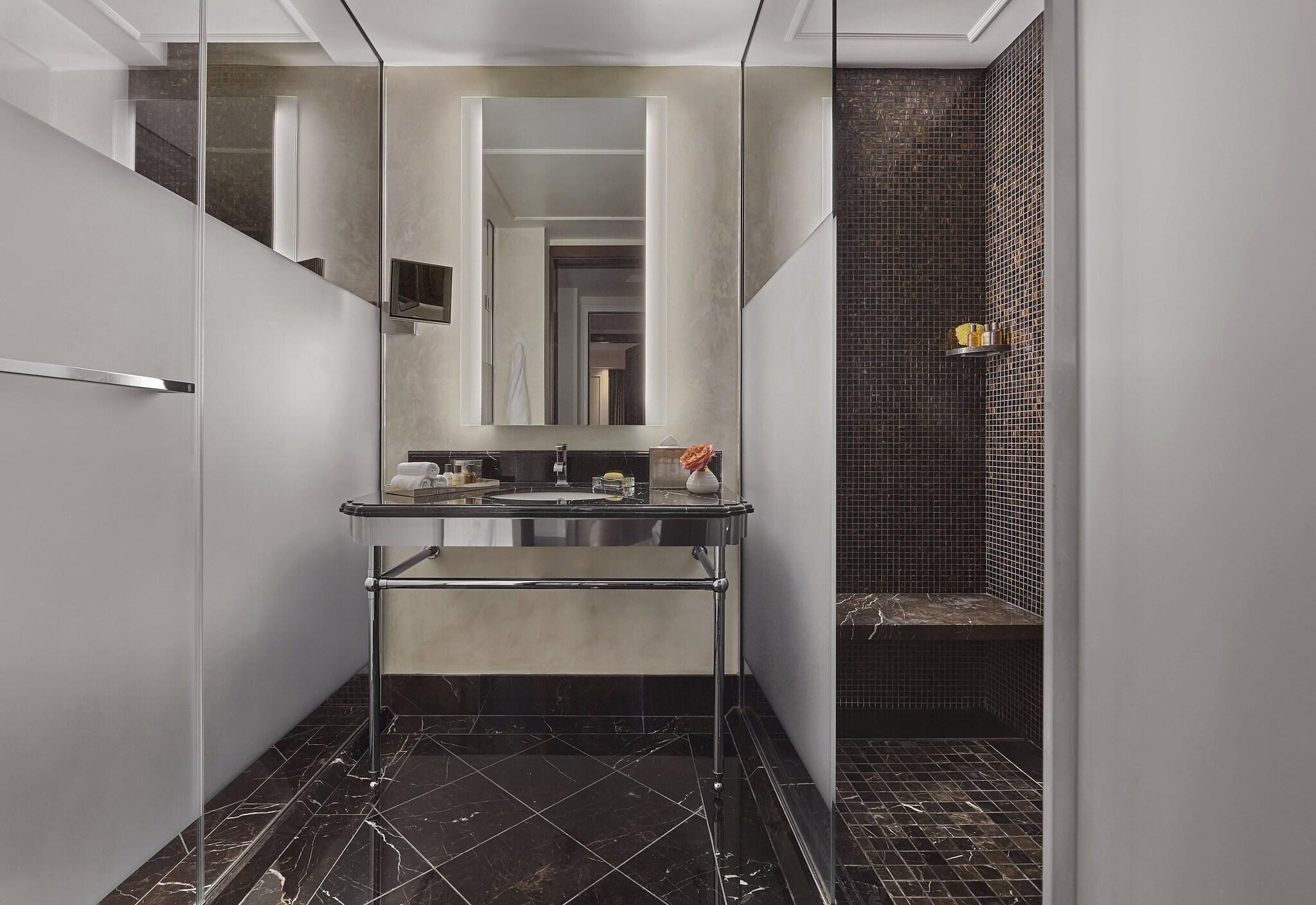 Double Accessible Superior