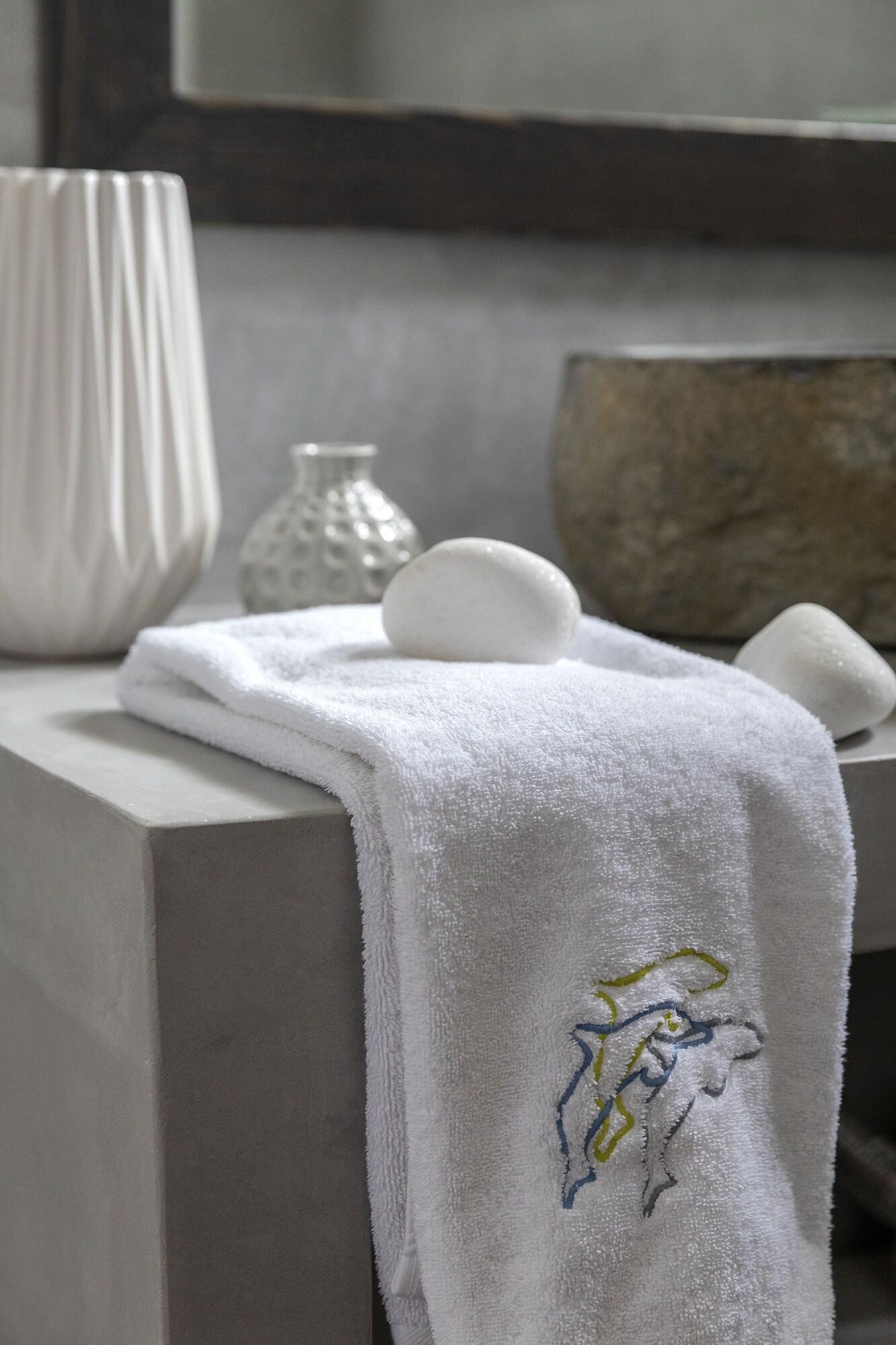 Family Room Three Beds