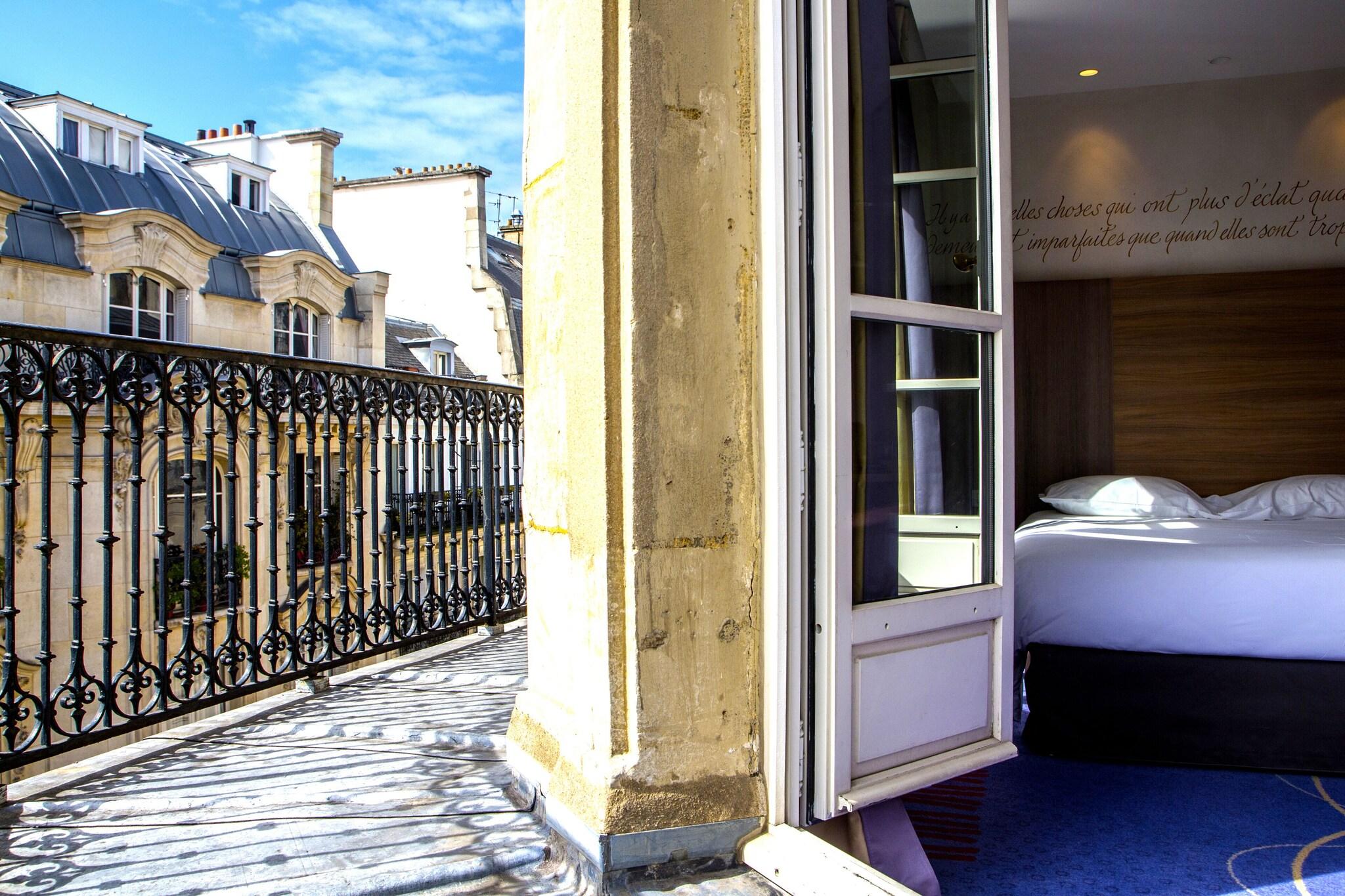 Double Executive Queen Bed