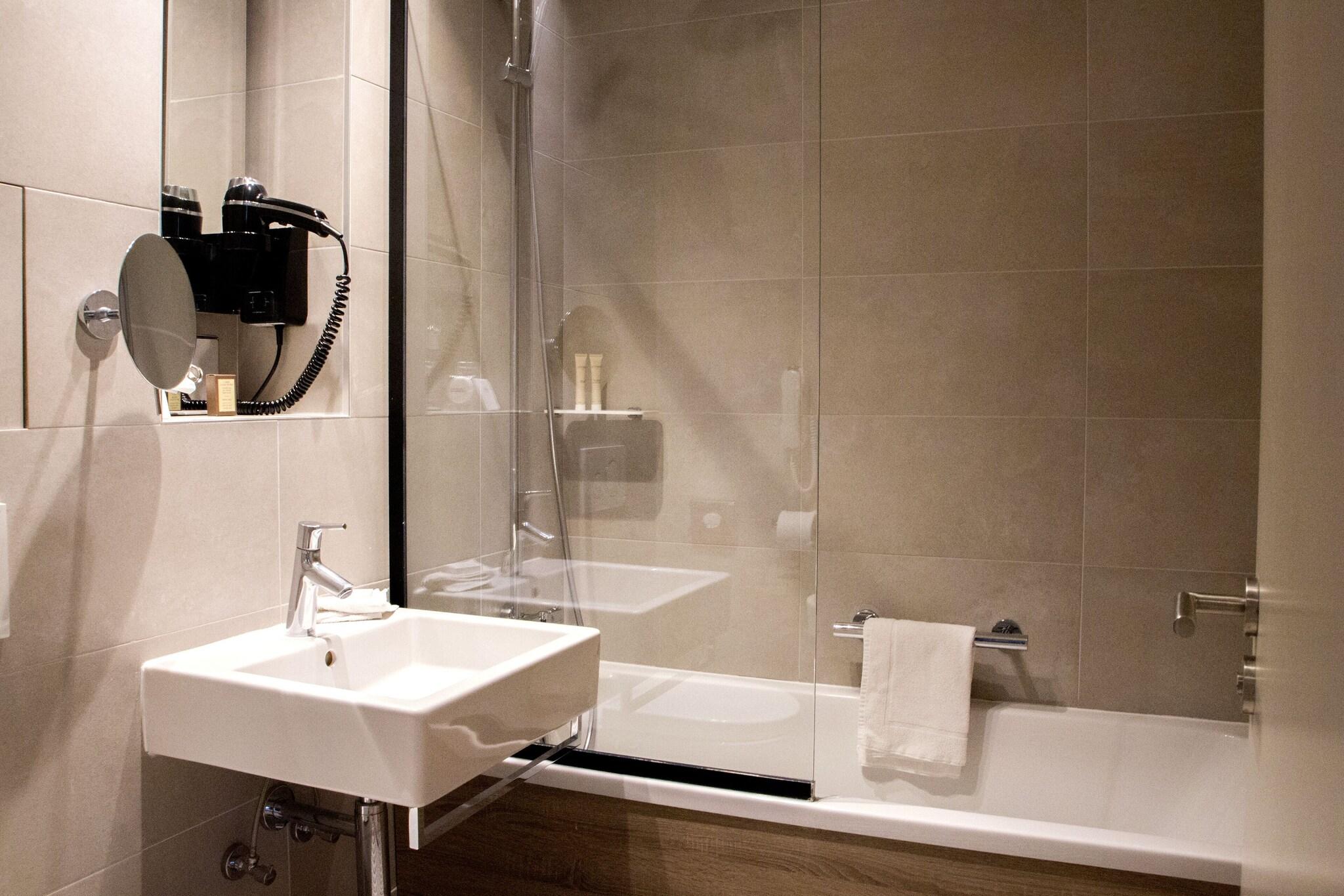 Double Superior Queen Bed