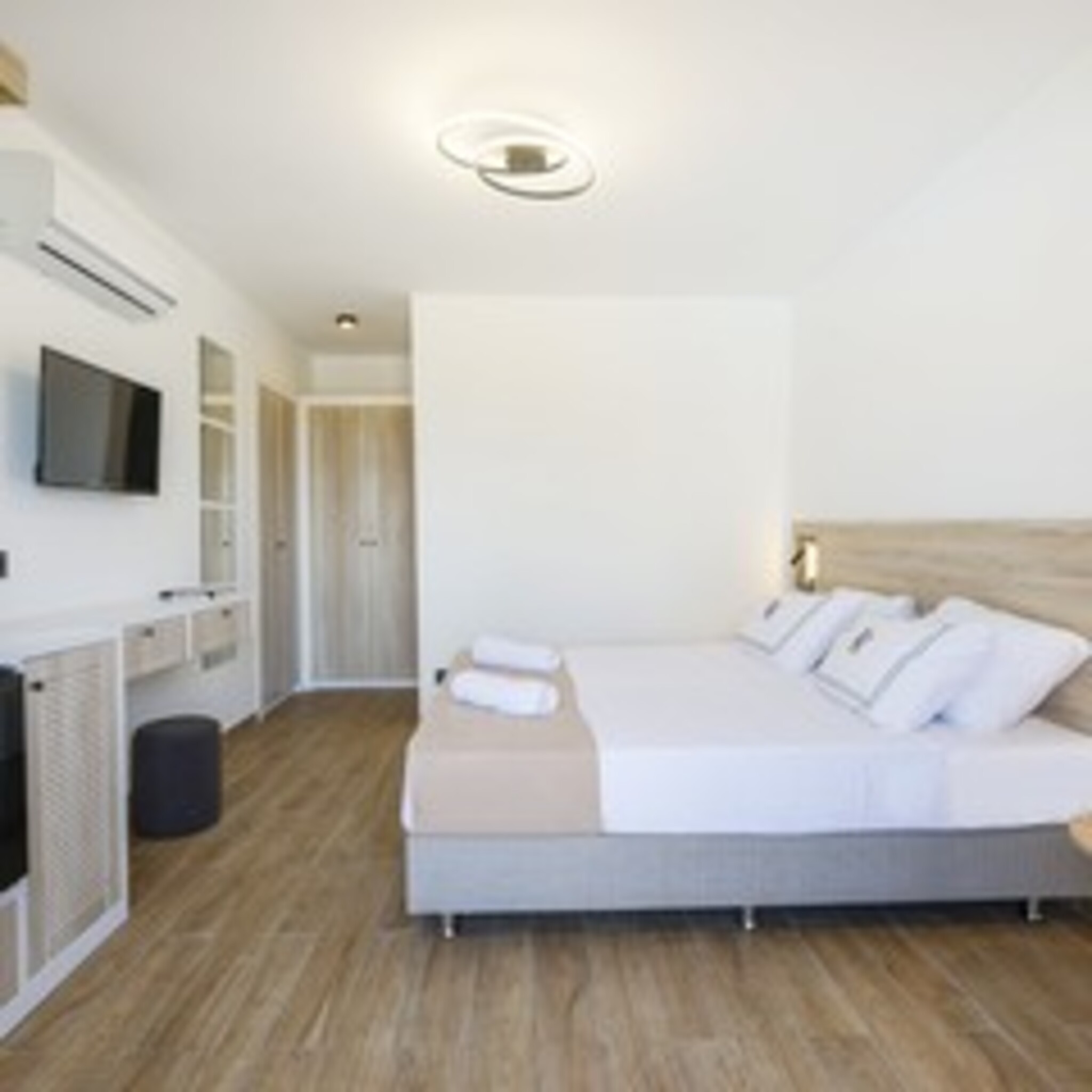 Double or Twin Deluxe with Terrace