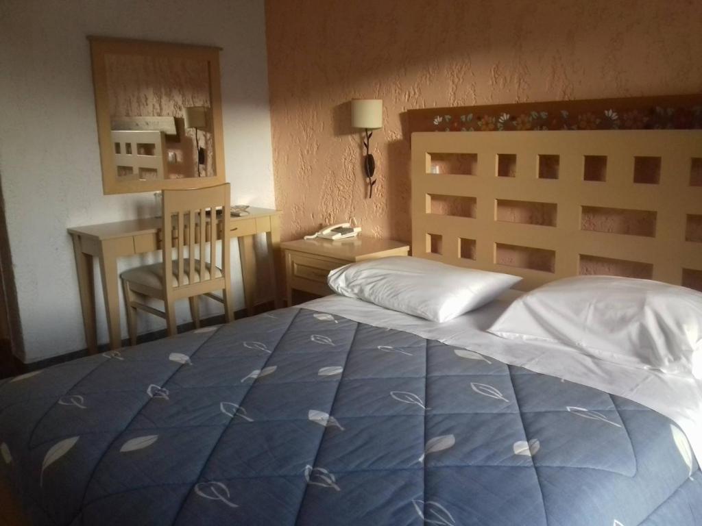 Double or Twin Mountain View