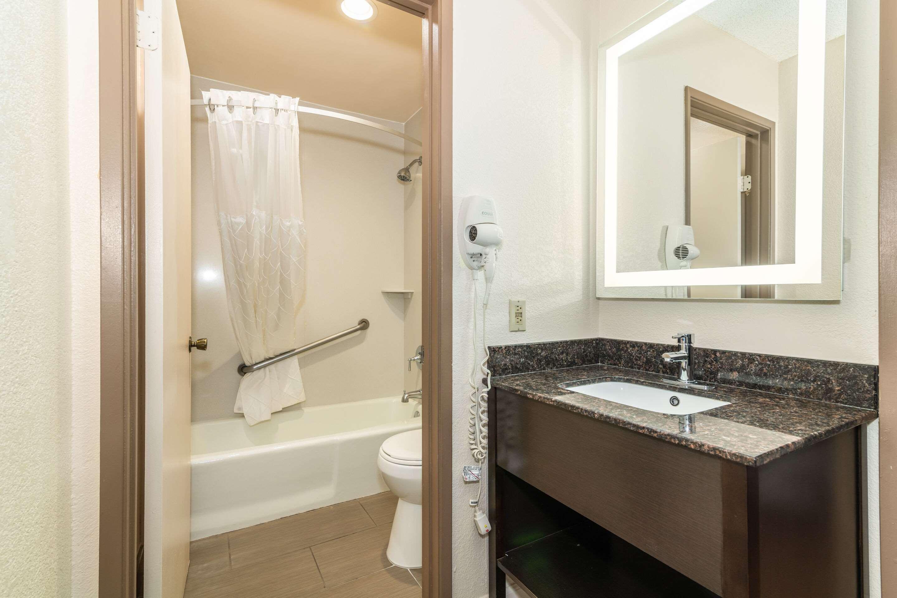 Double King Bed Non Smoking