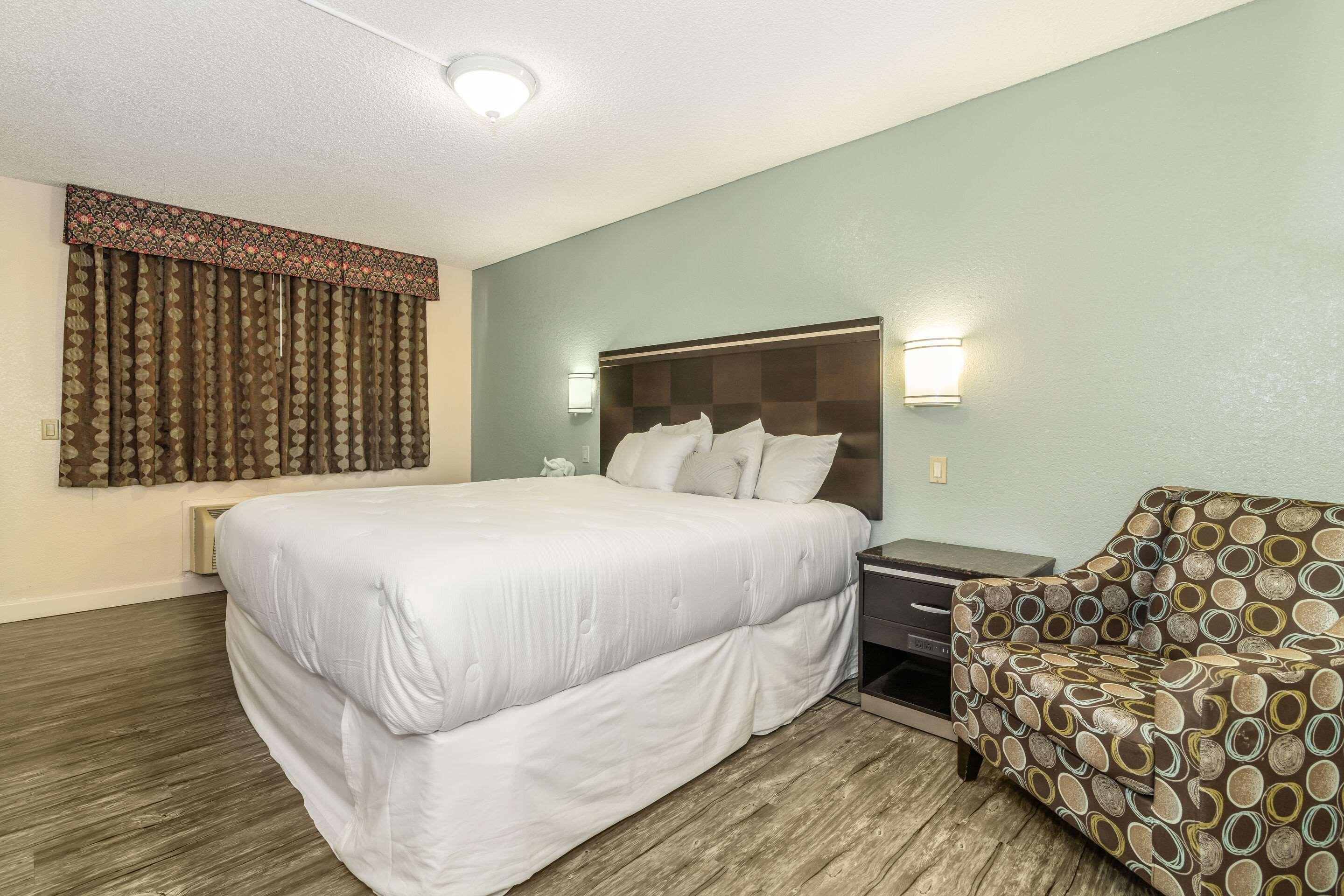 Double King Bed Non Smoking