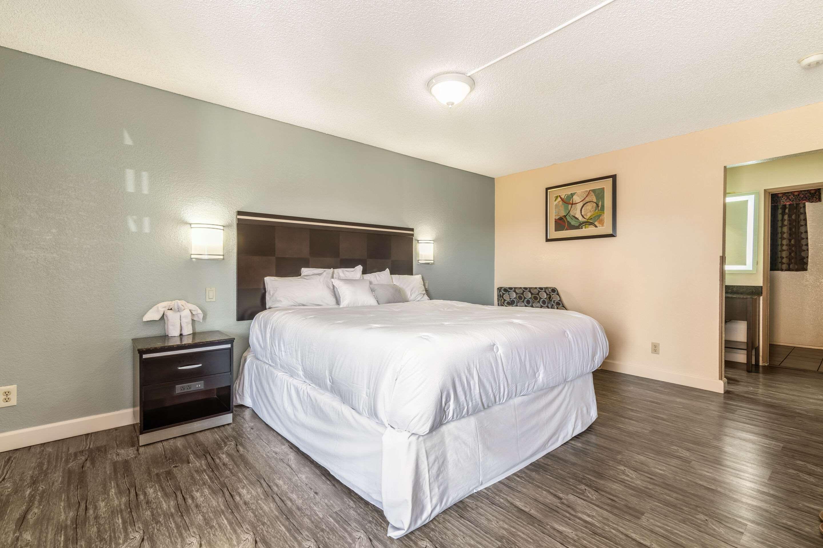 Double King Bed Non Smoking