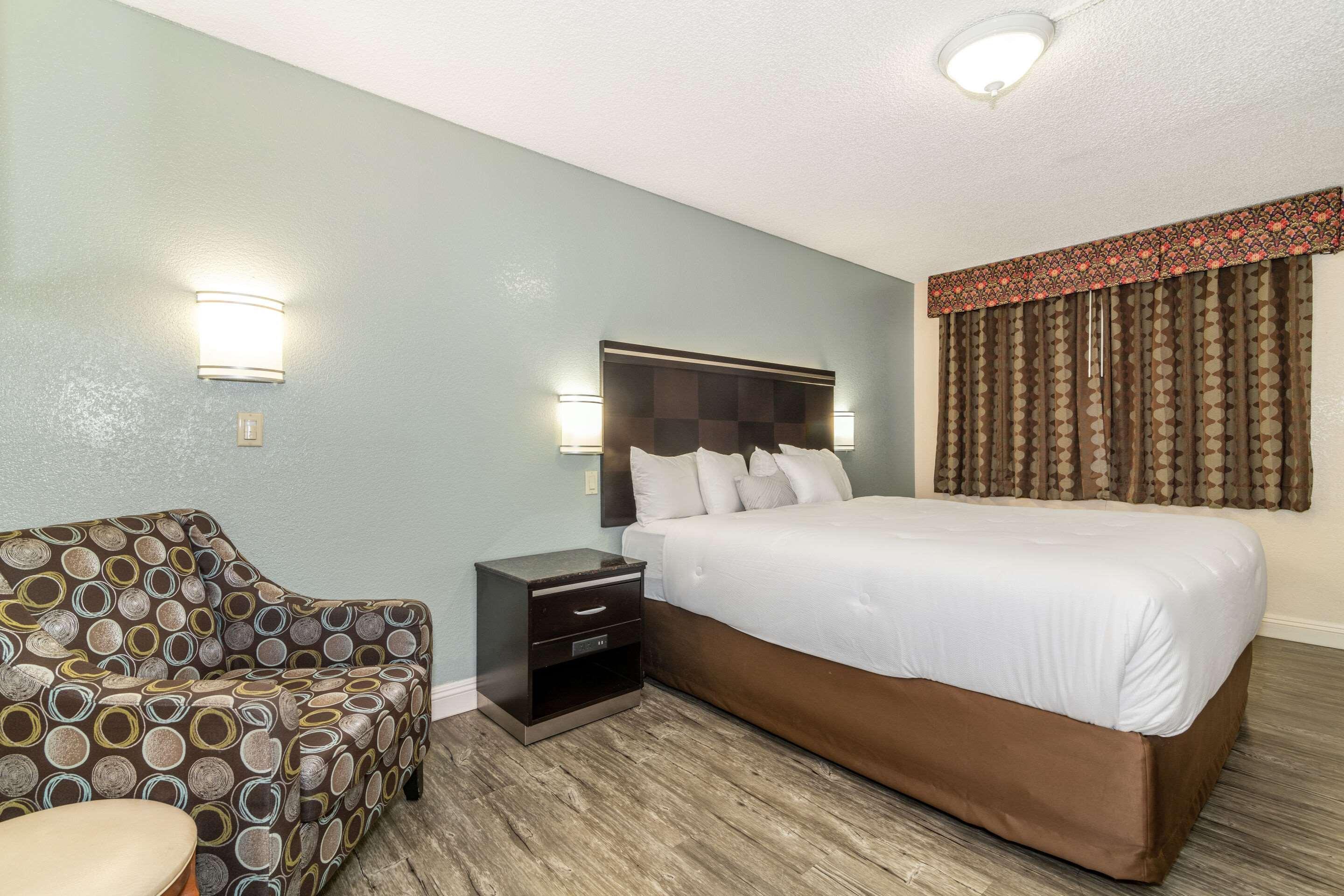 Double King Bed Non Smoking