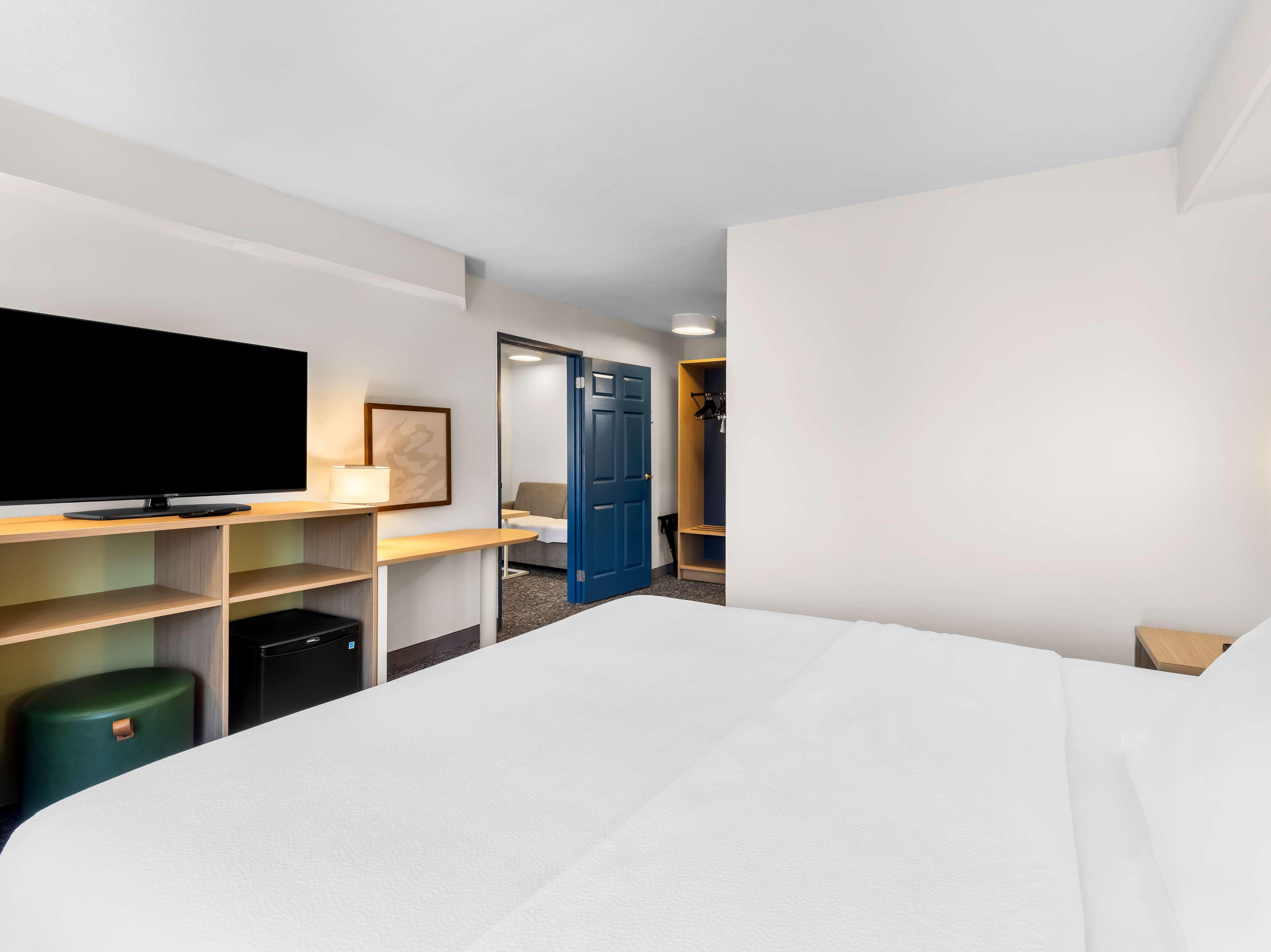 Studio Two King Beds