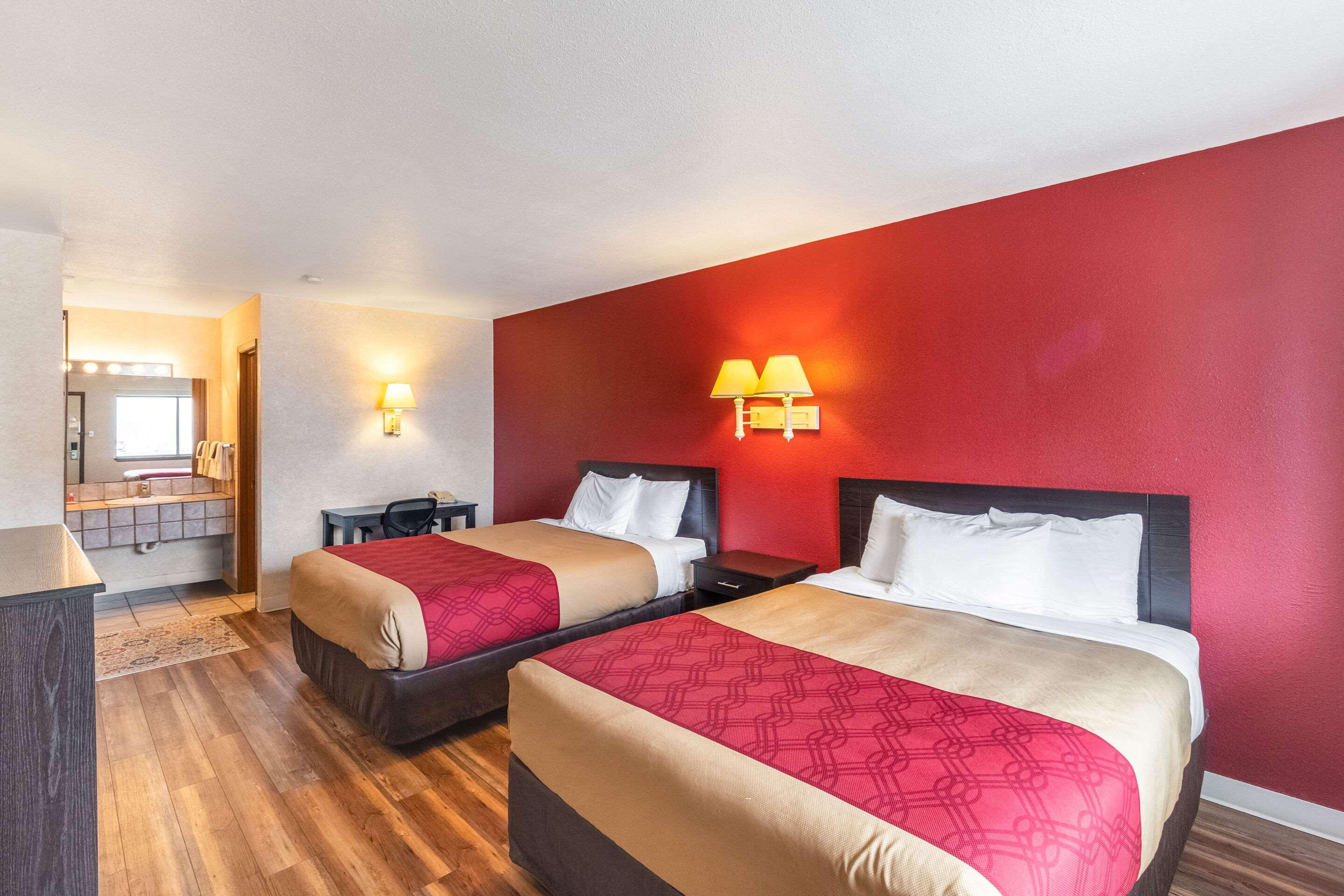 Twin Two Queen Beds Non Smoking