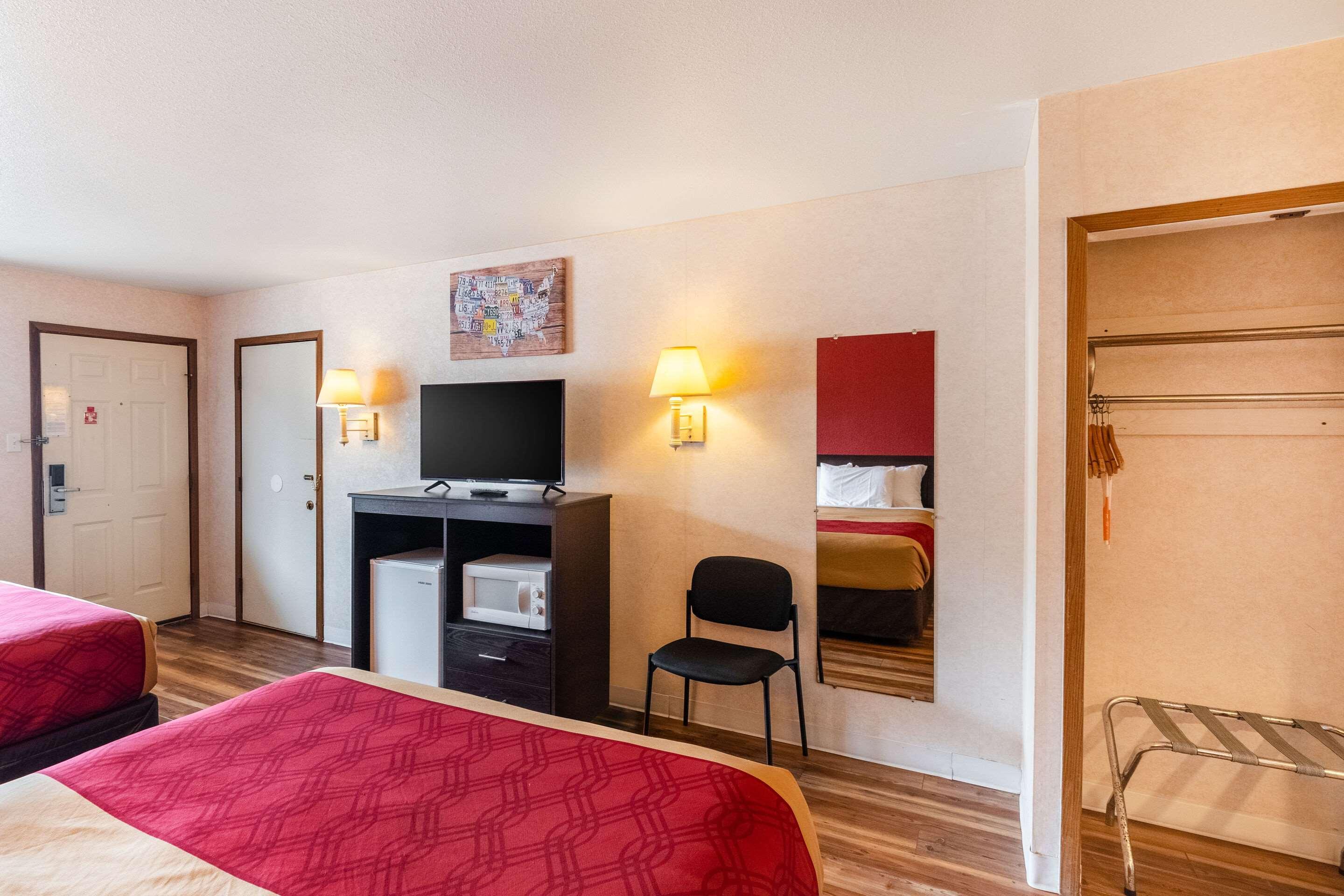 Twin Two Queen Beds Non Smoking