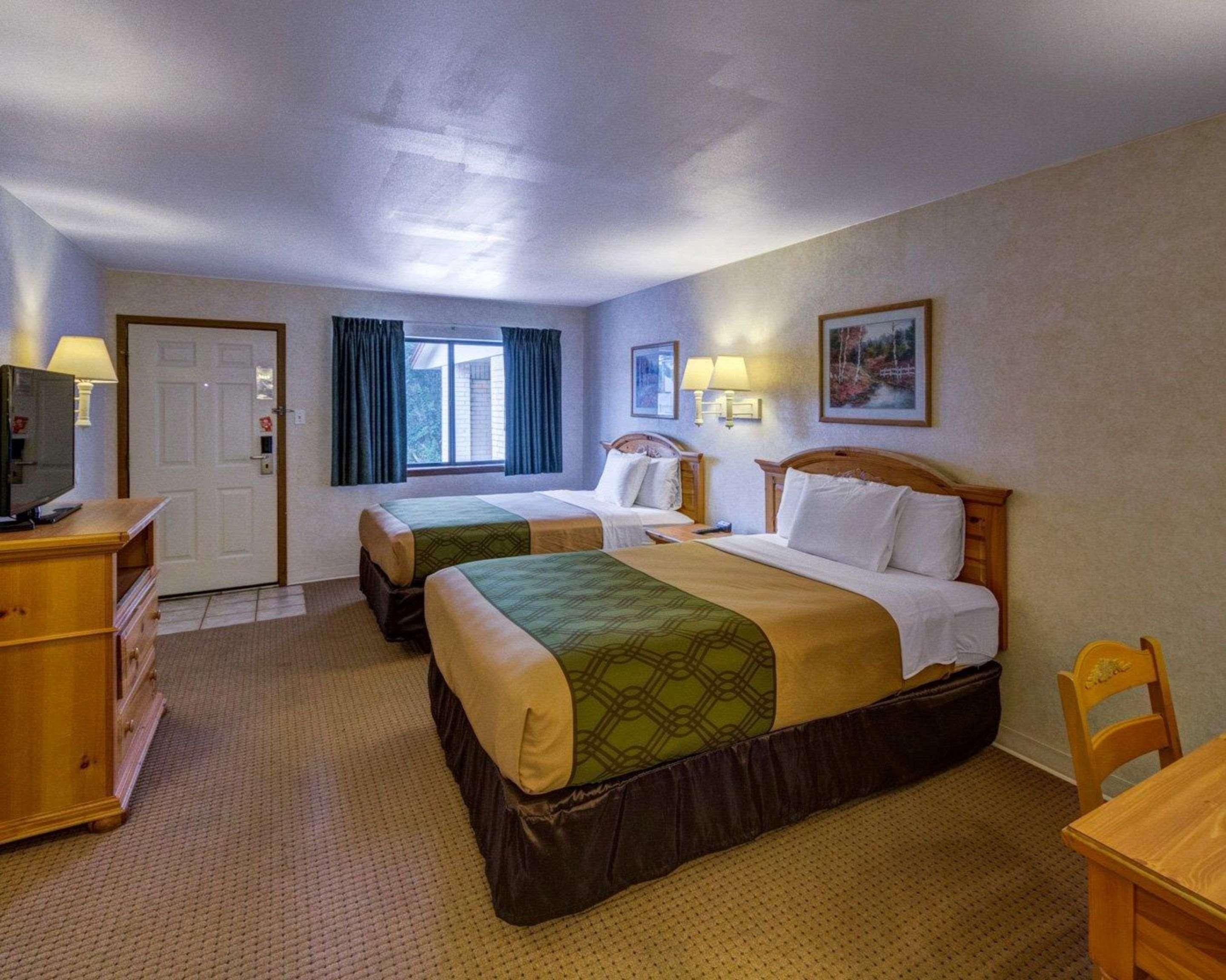 Twin Two Queen Beds Non Smoking