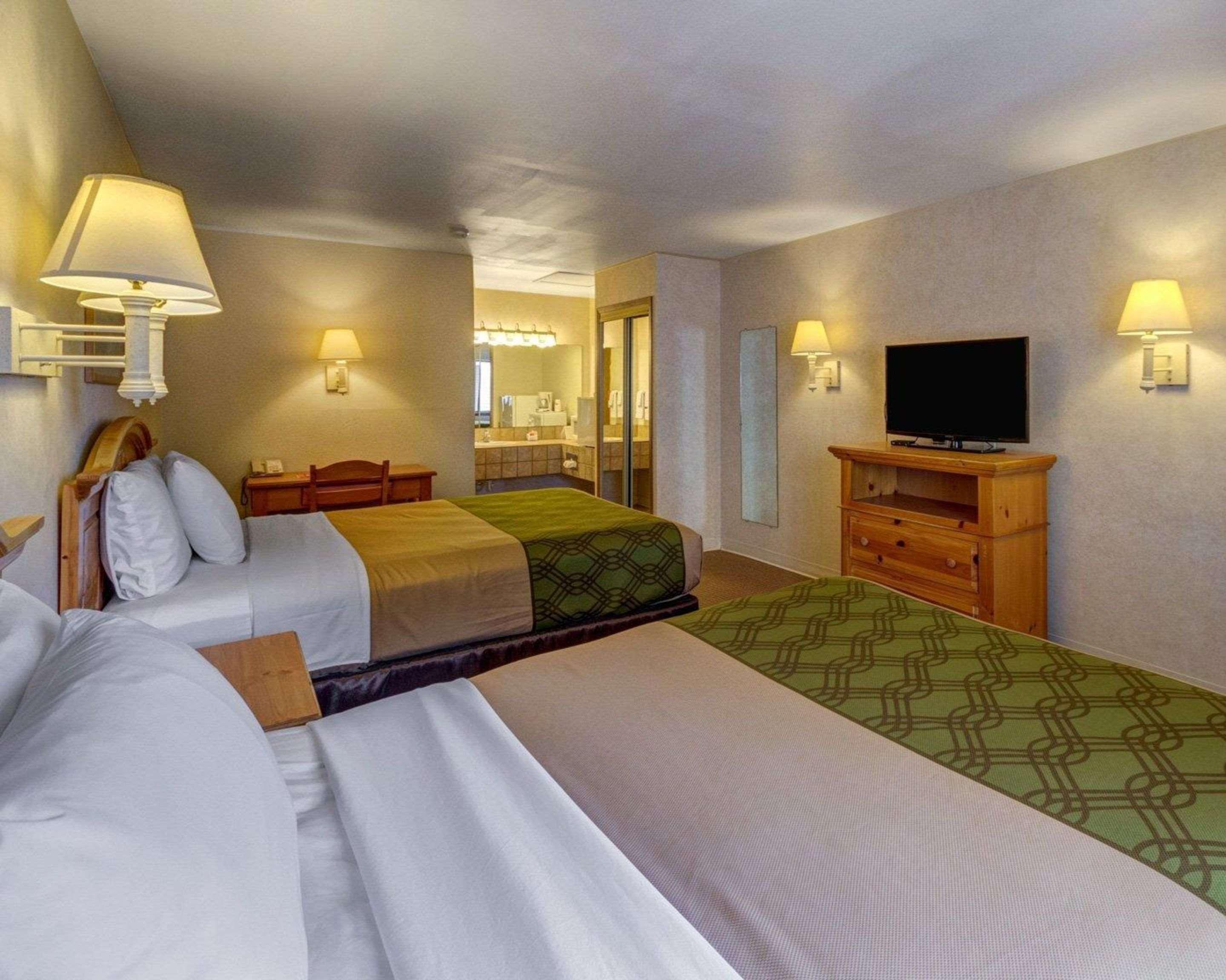 Twin Two Queen Beds Non Smoking