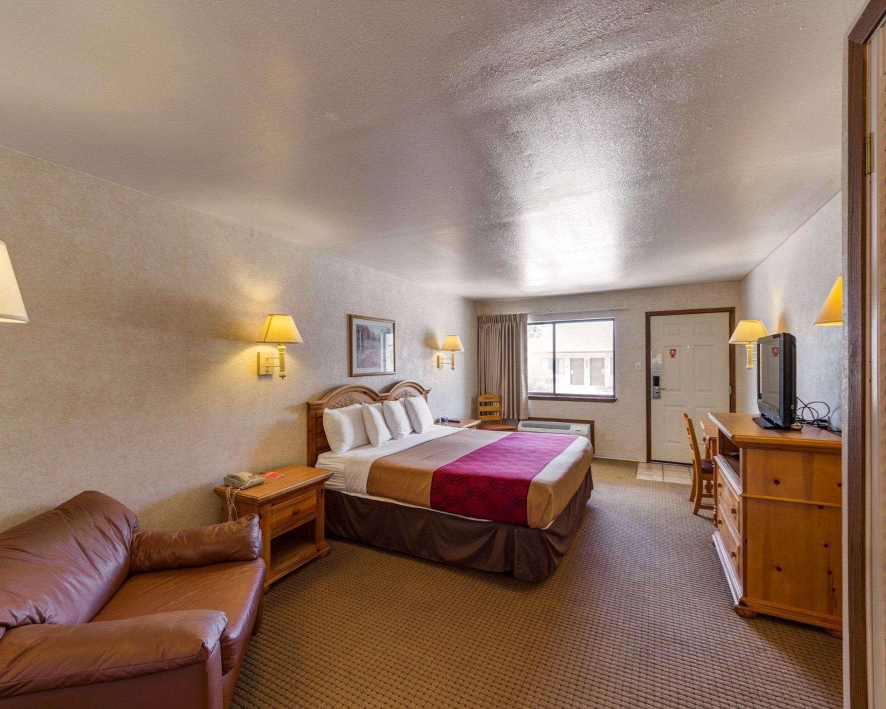 Double King Bed Non Smoking