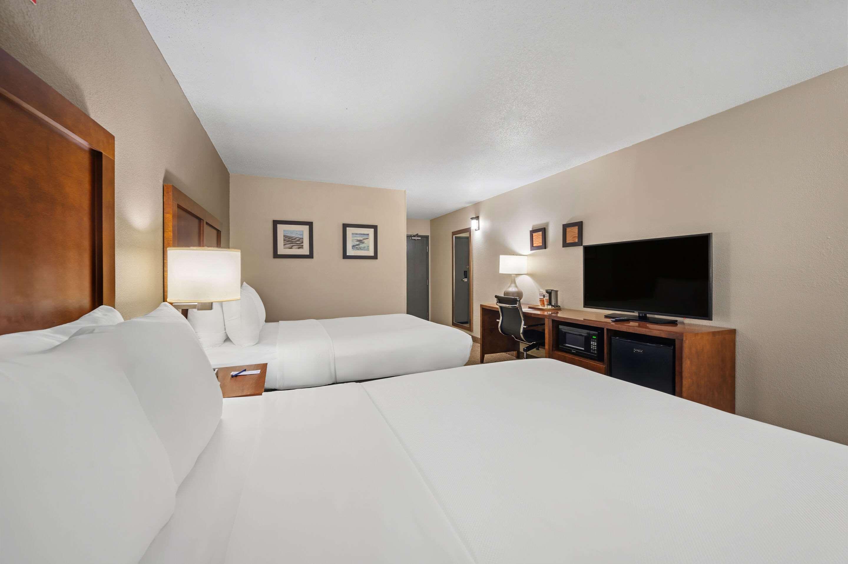 Twin Two Queen Beds Non Smoking