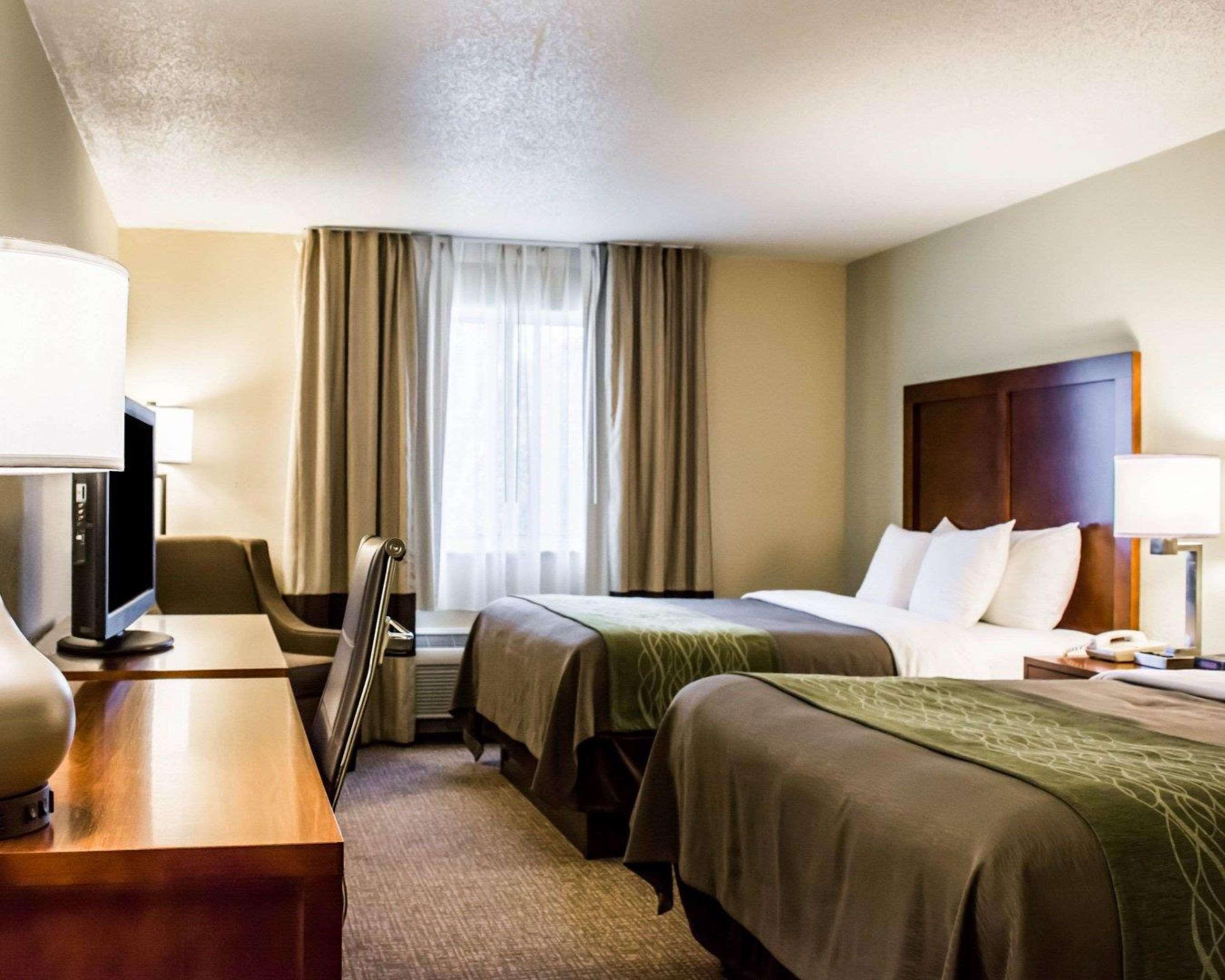 Twin Two Queen Beds Non Smoking