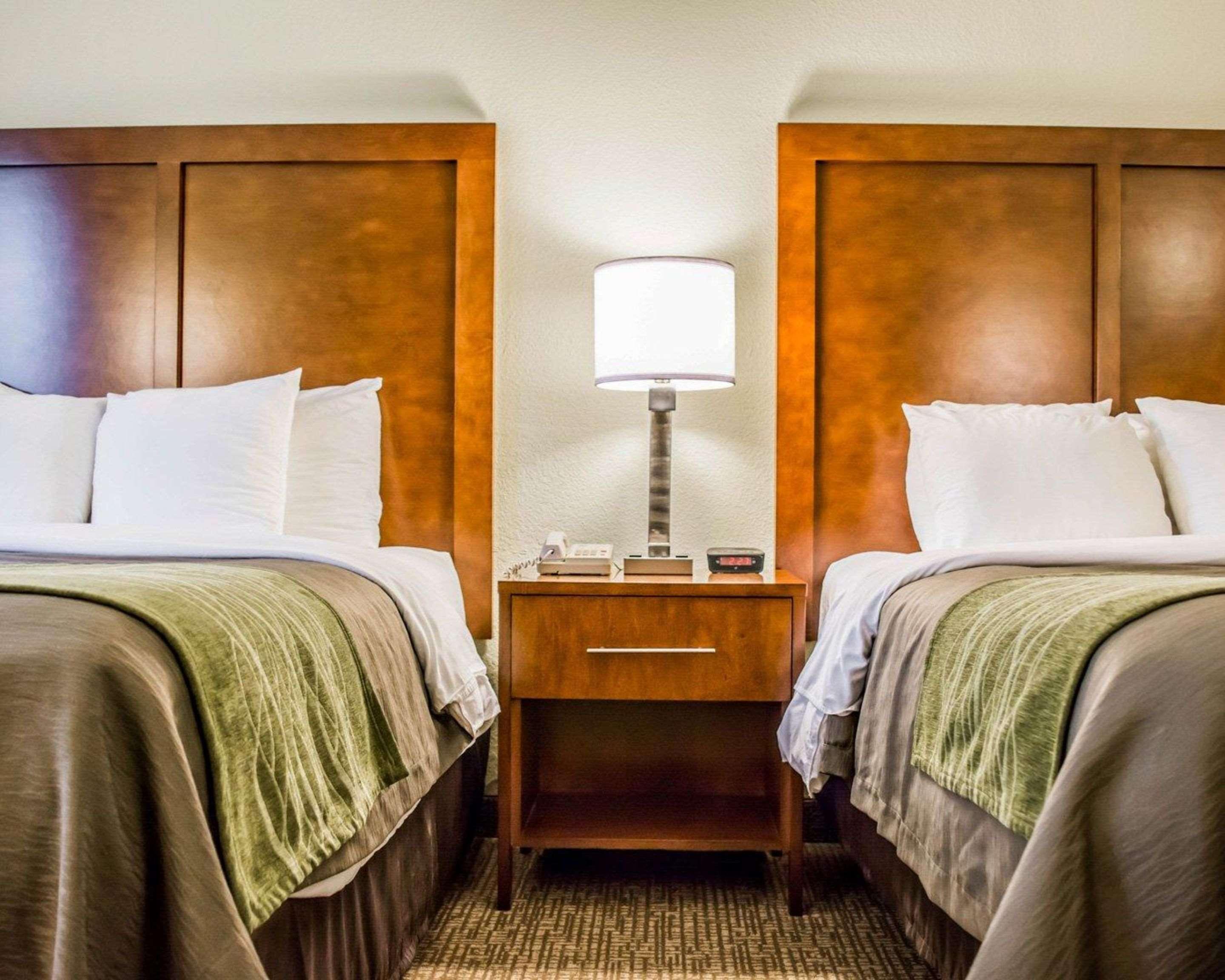 Twin Two Queen Beds Non Smoking