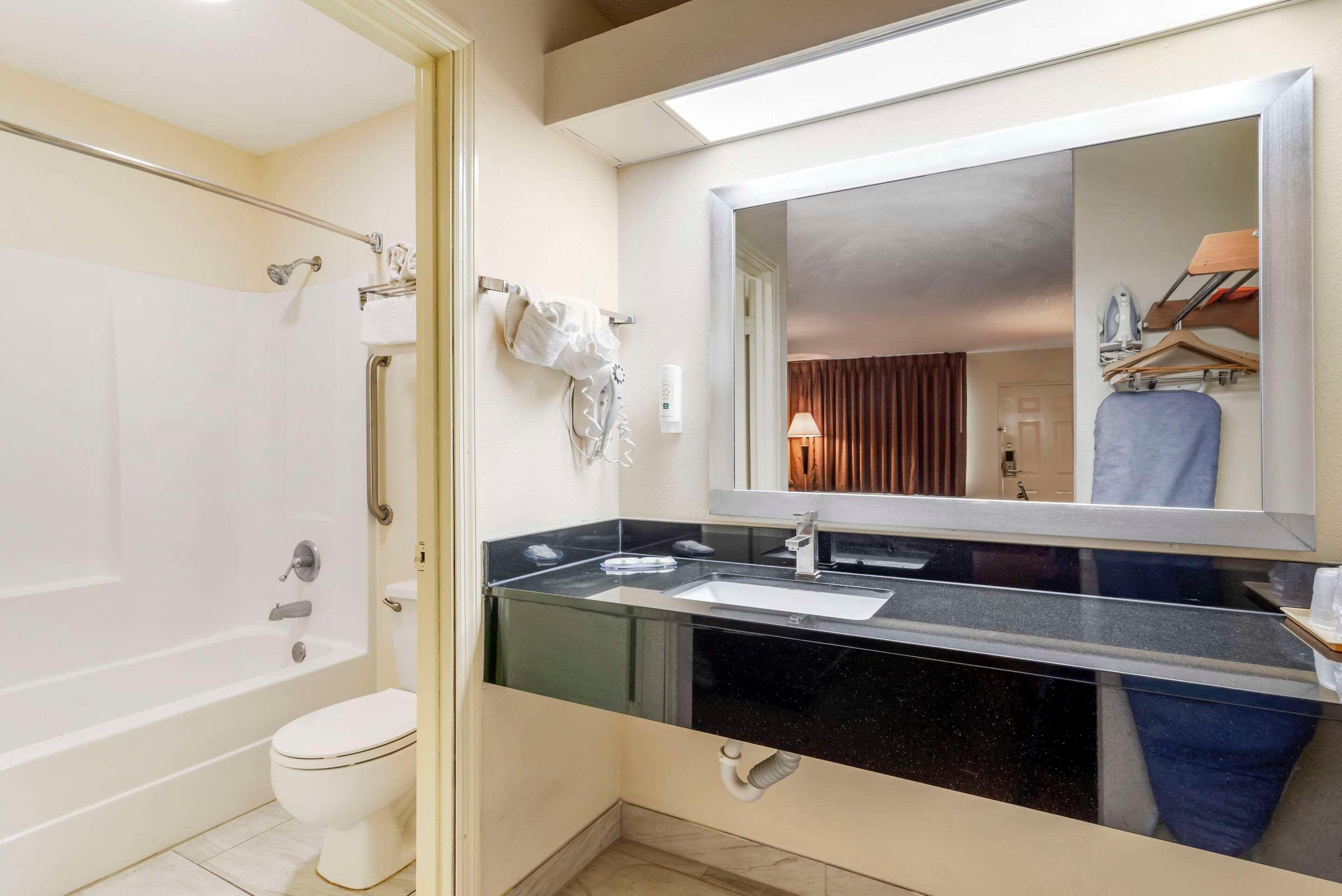 Double King Bed Non Smoking