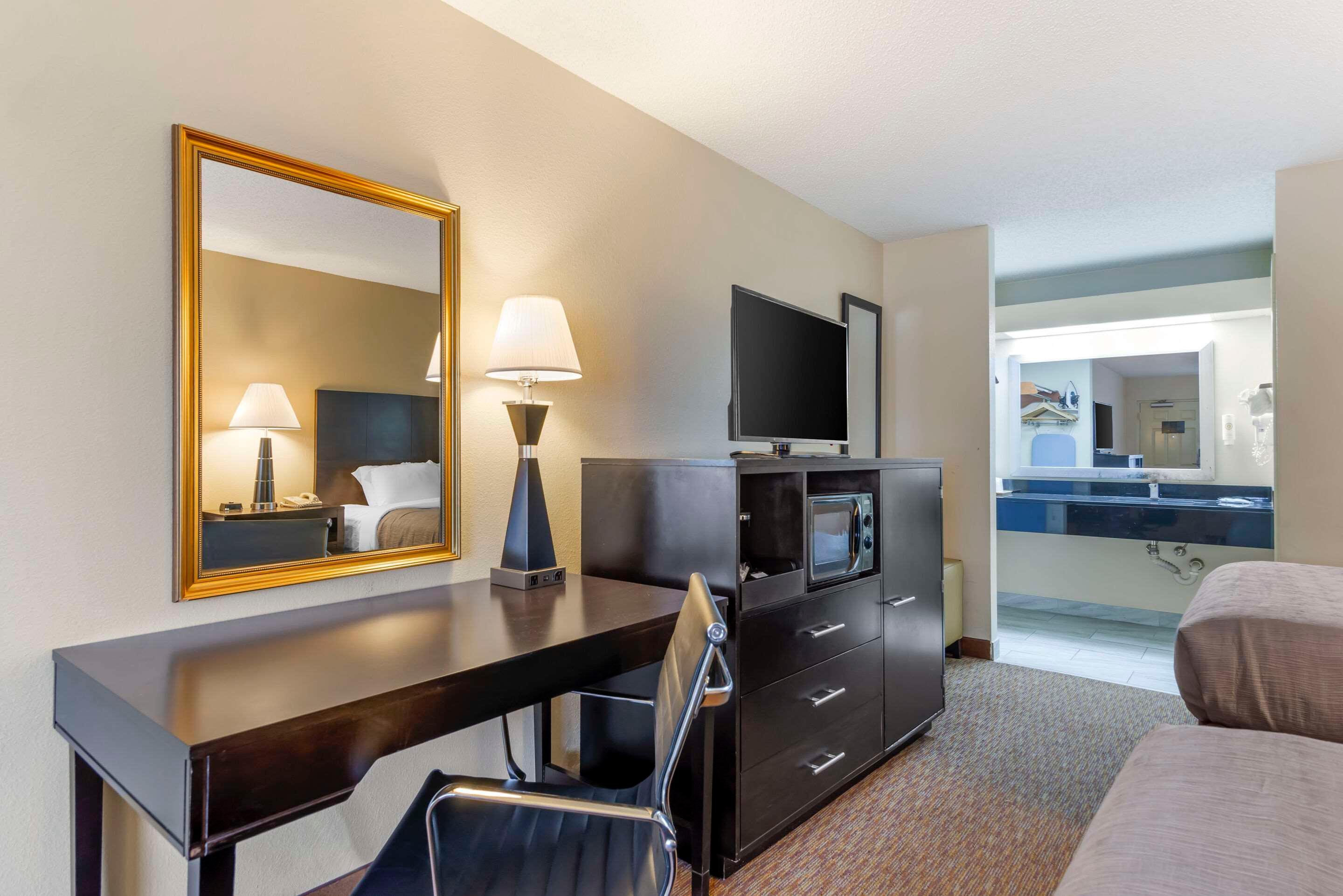 Suite Two Queen Beds Non Smoking