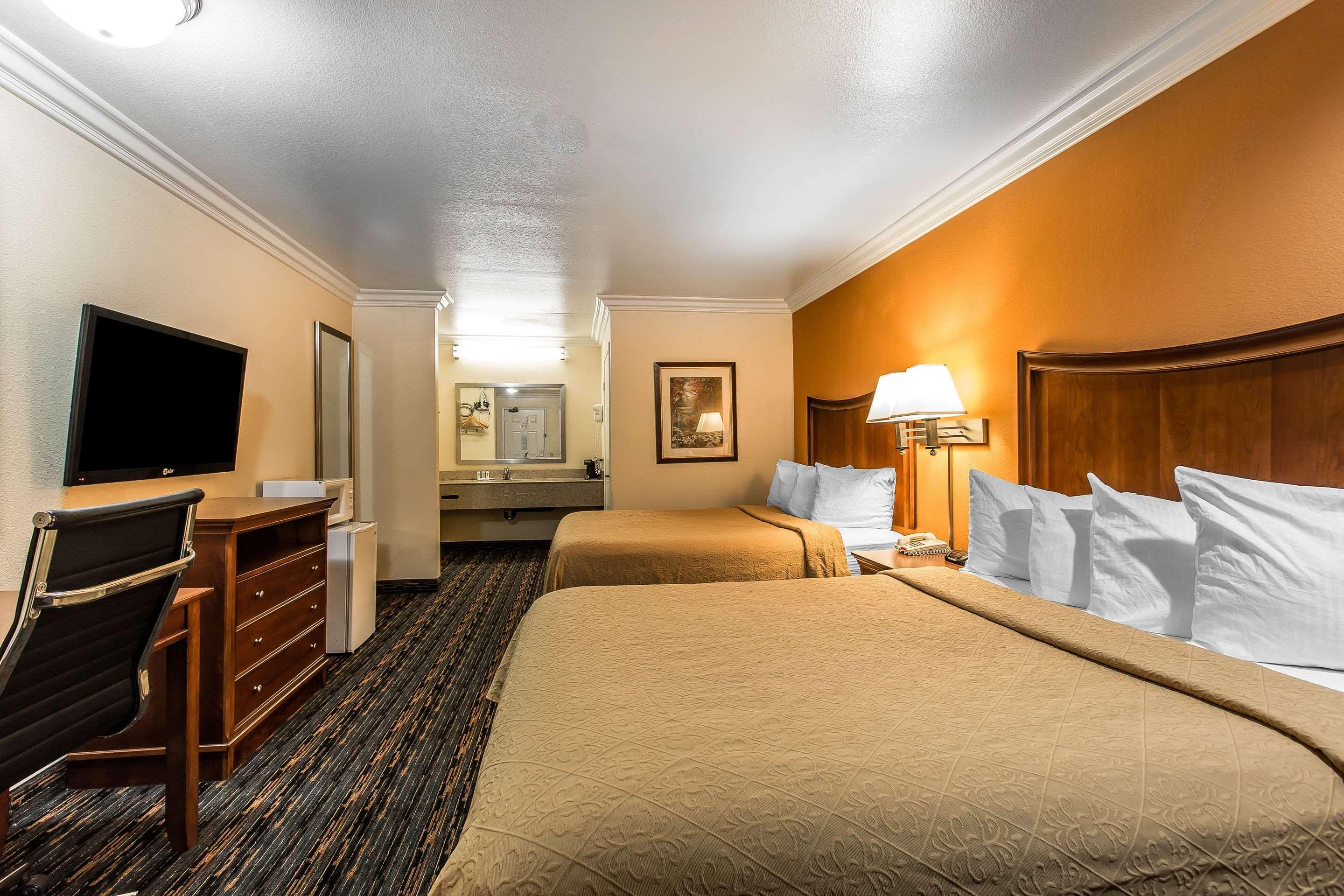 Double Two Queen Beds Non Smoking