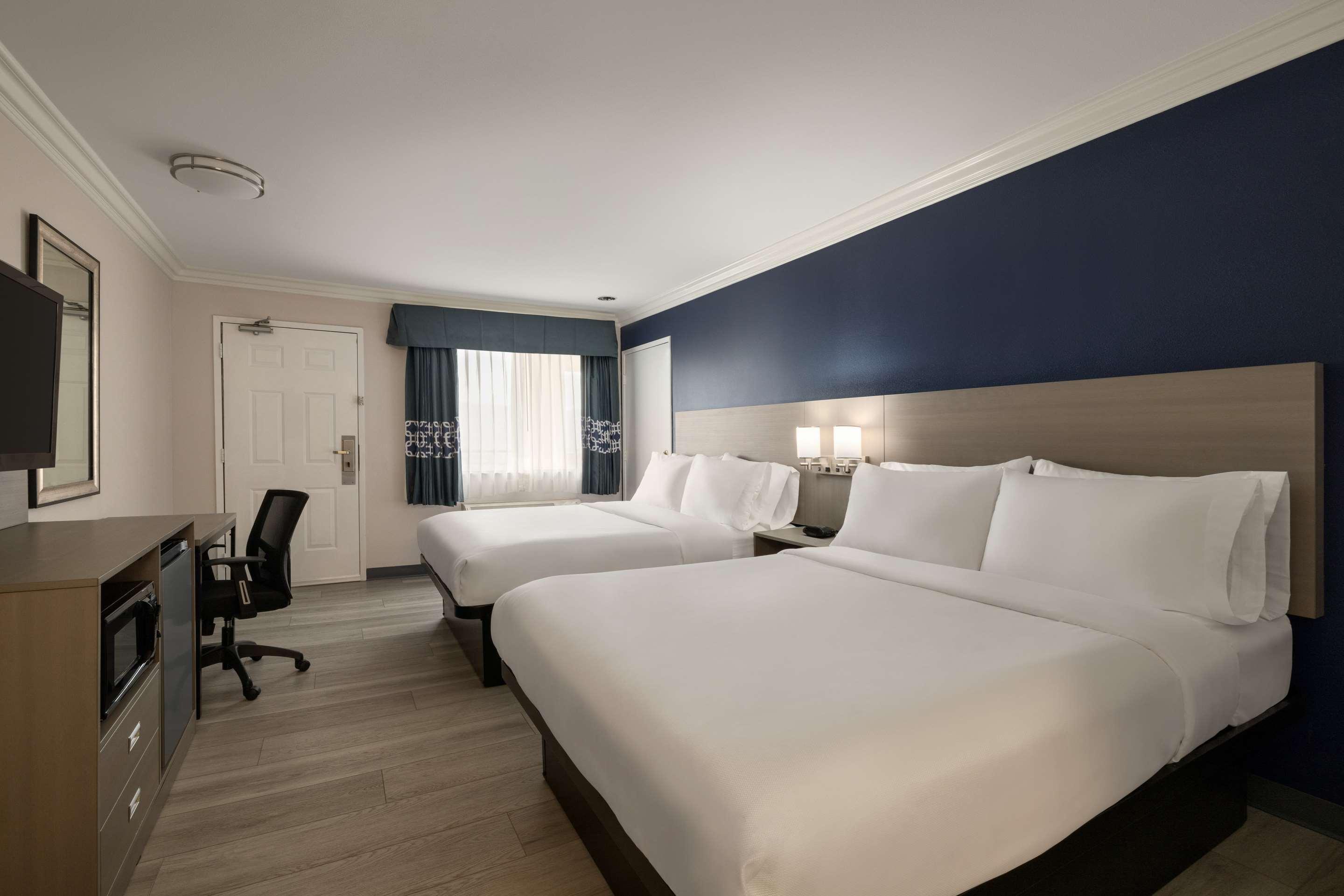 Double Two Queen Beds Non Smoking