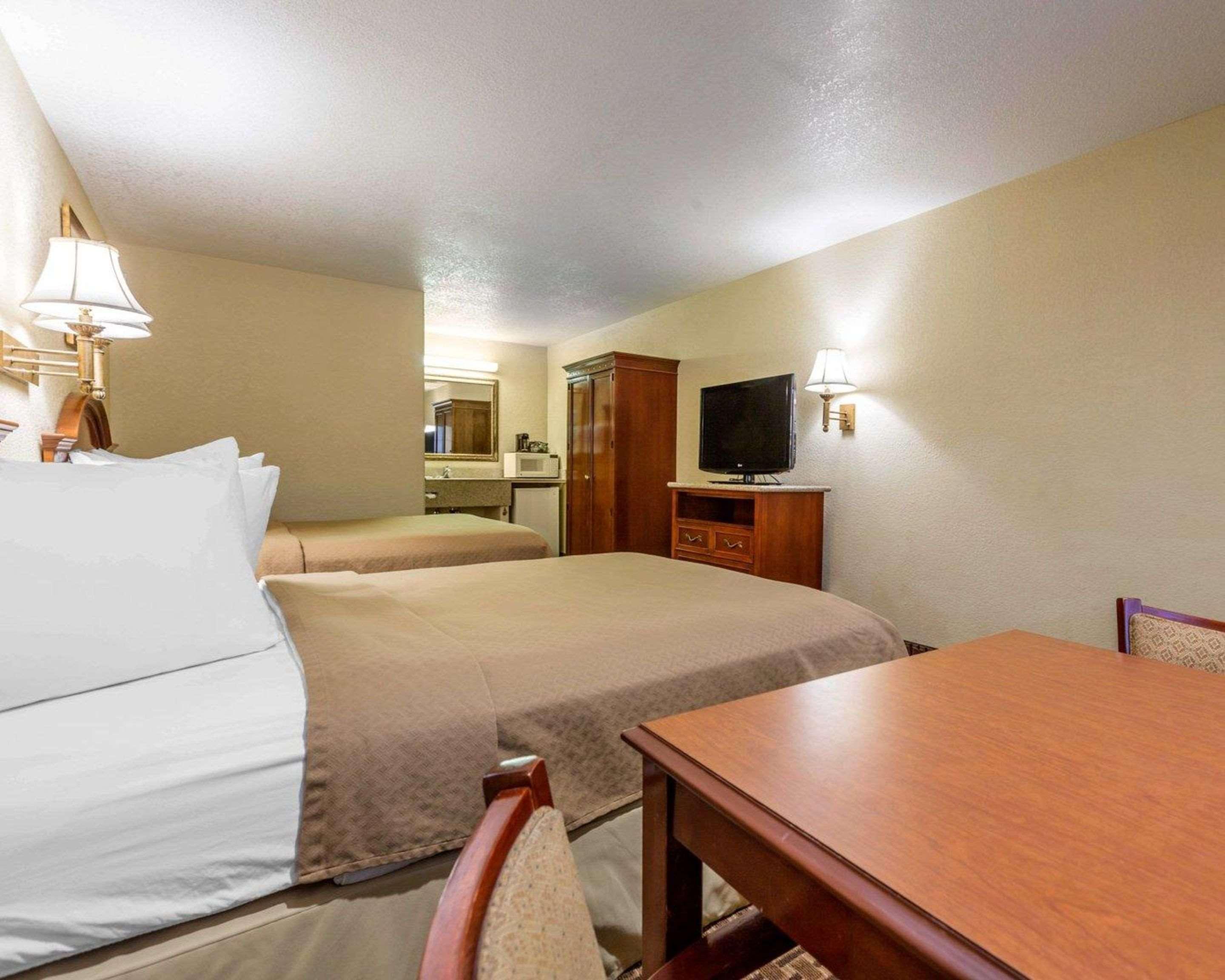 Quadruple Two Queen Beds Non Smoking