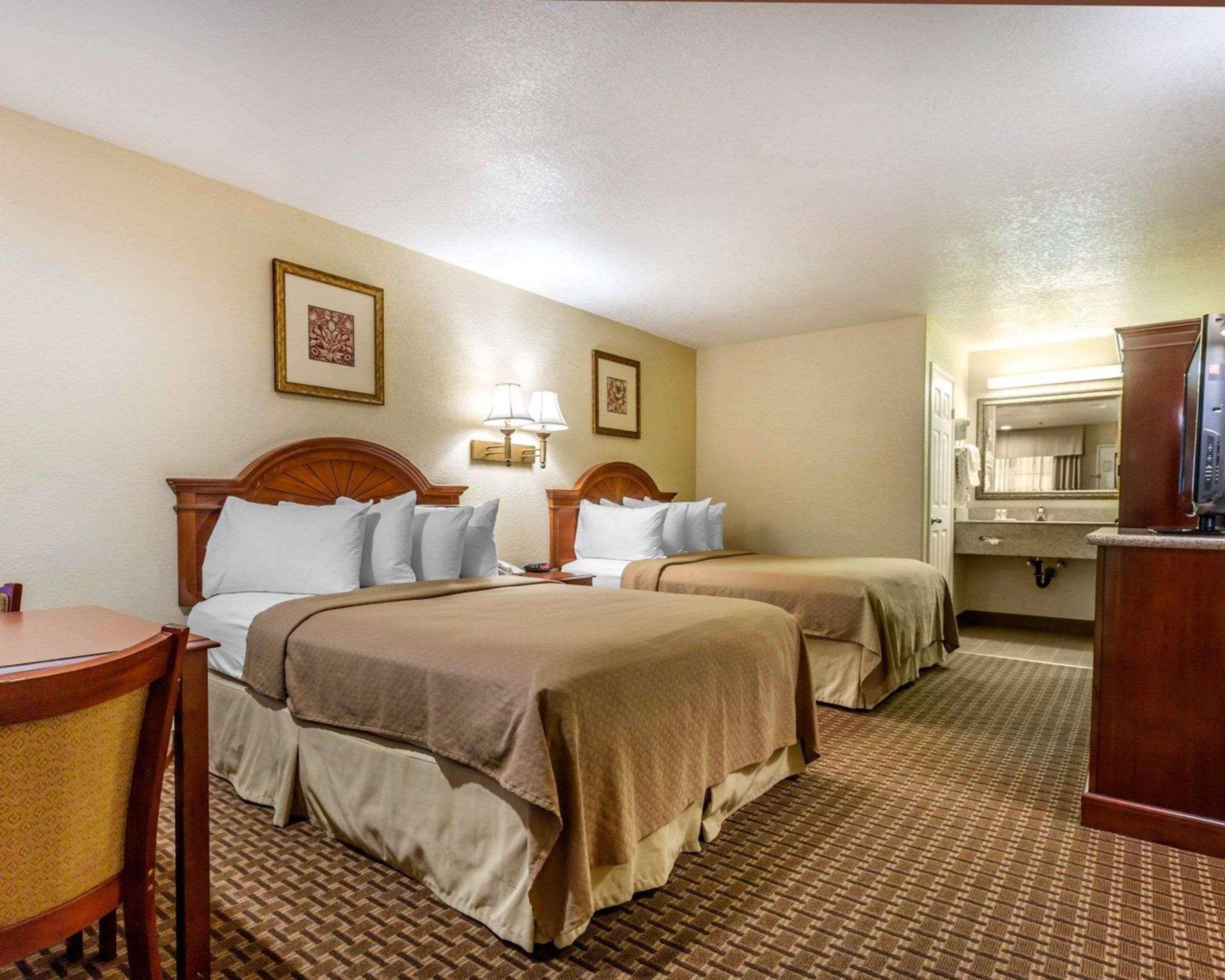 Quadruple Two Queen Beds Non Smoking