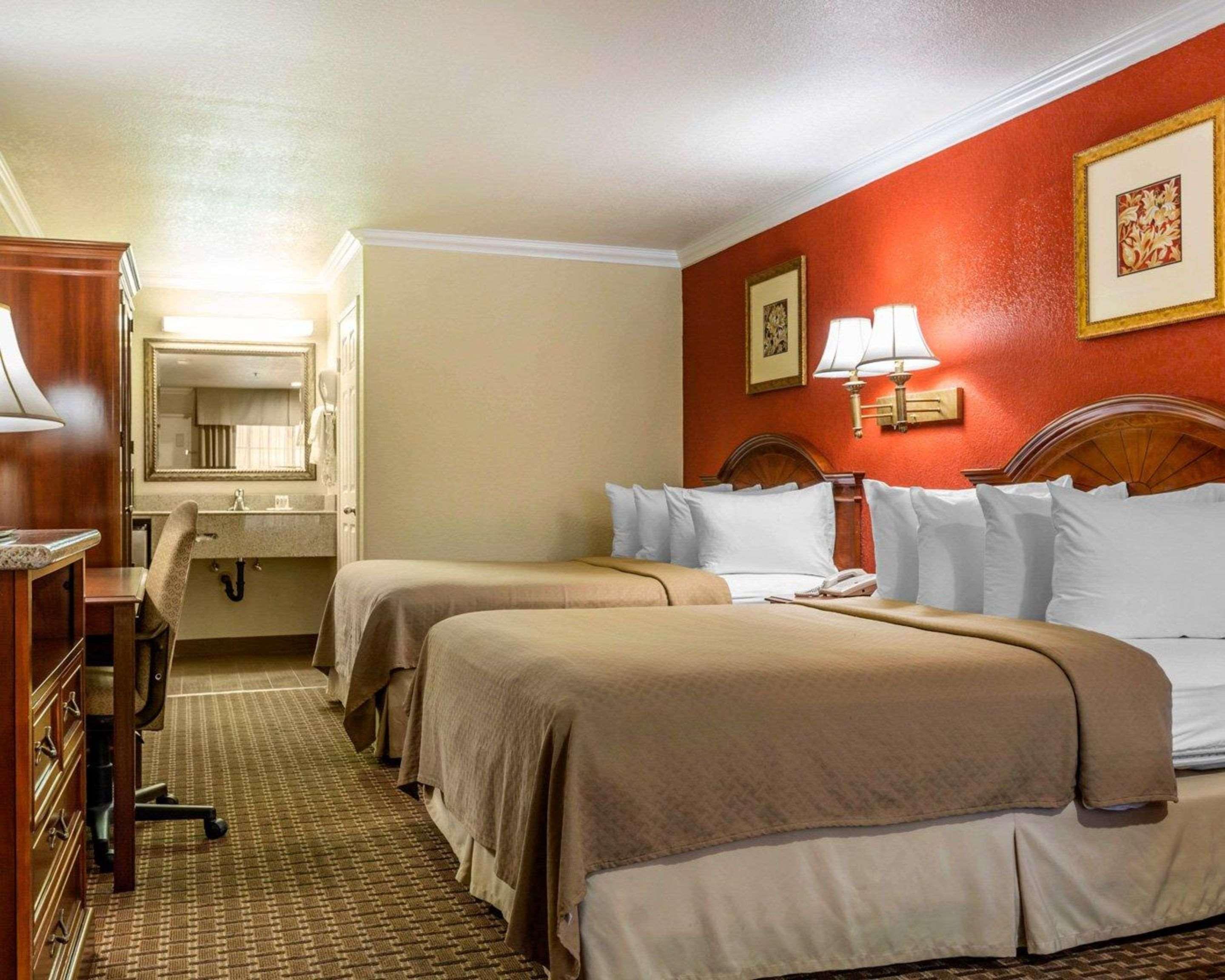 Quadruple Two Queen Beds Non Smoking