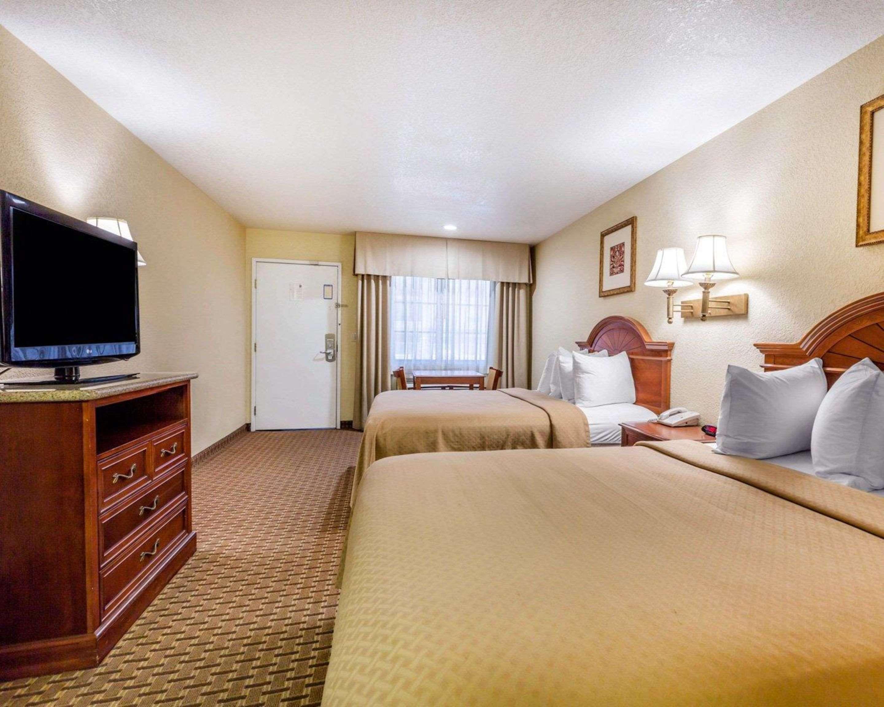 Quadruple Two Queen Beds Non Smoking