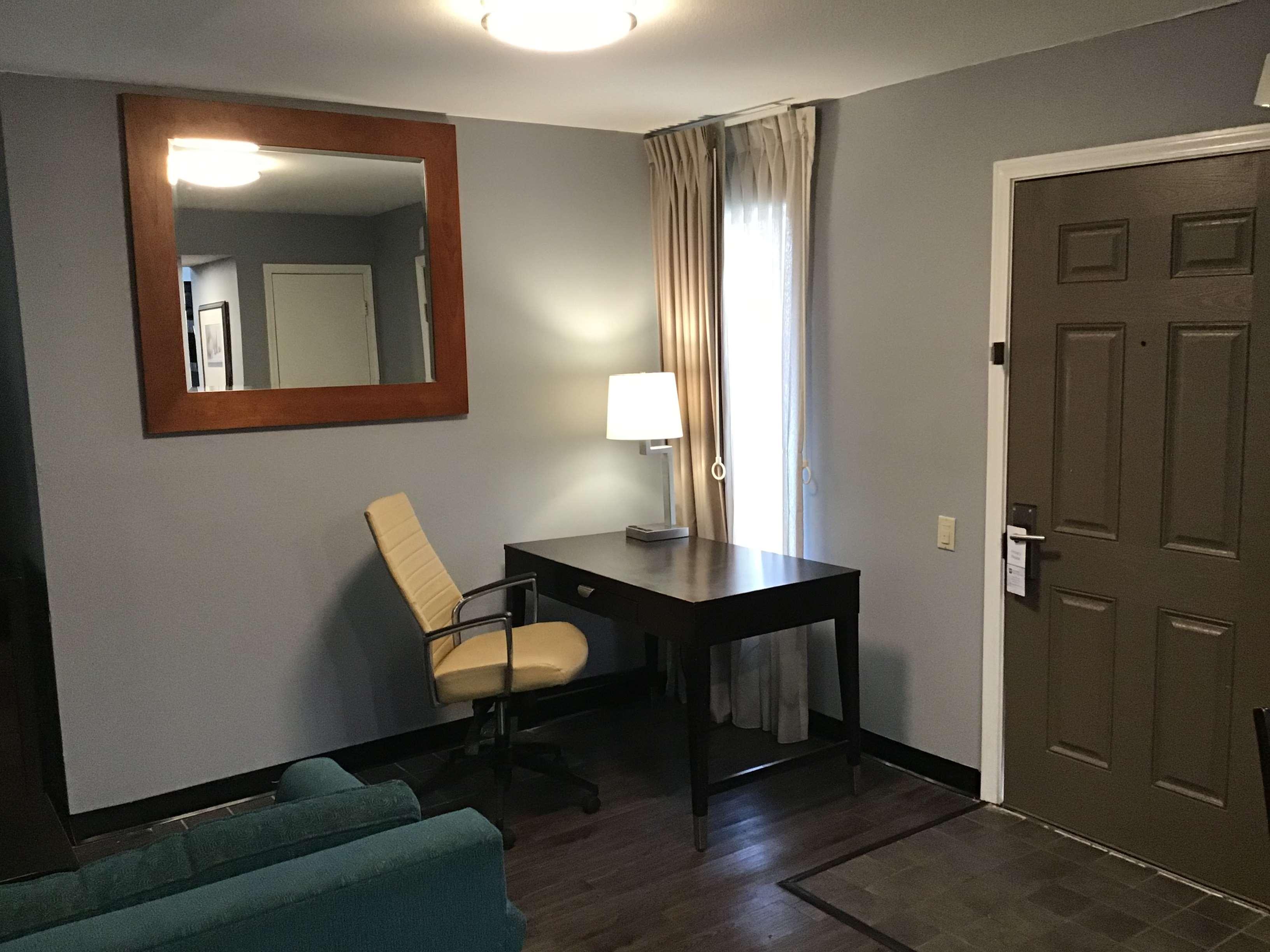 Suite Accessible King Size Bed