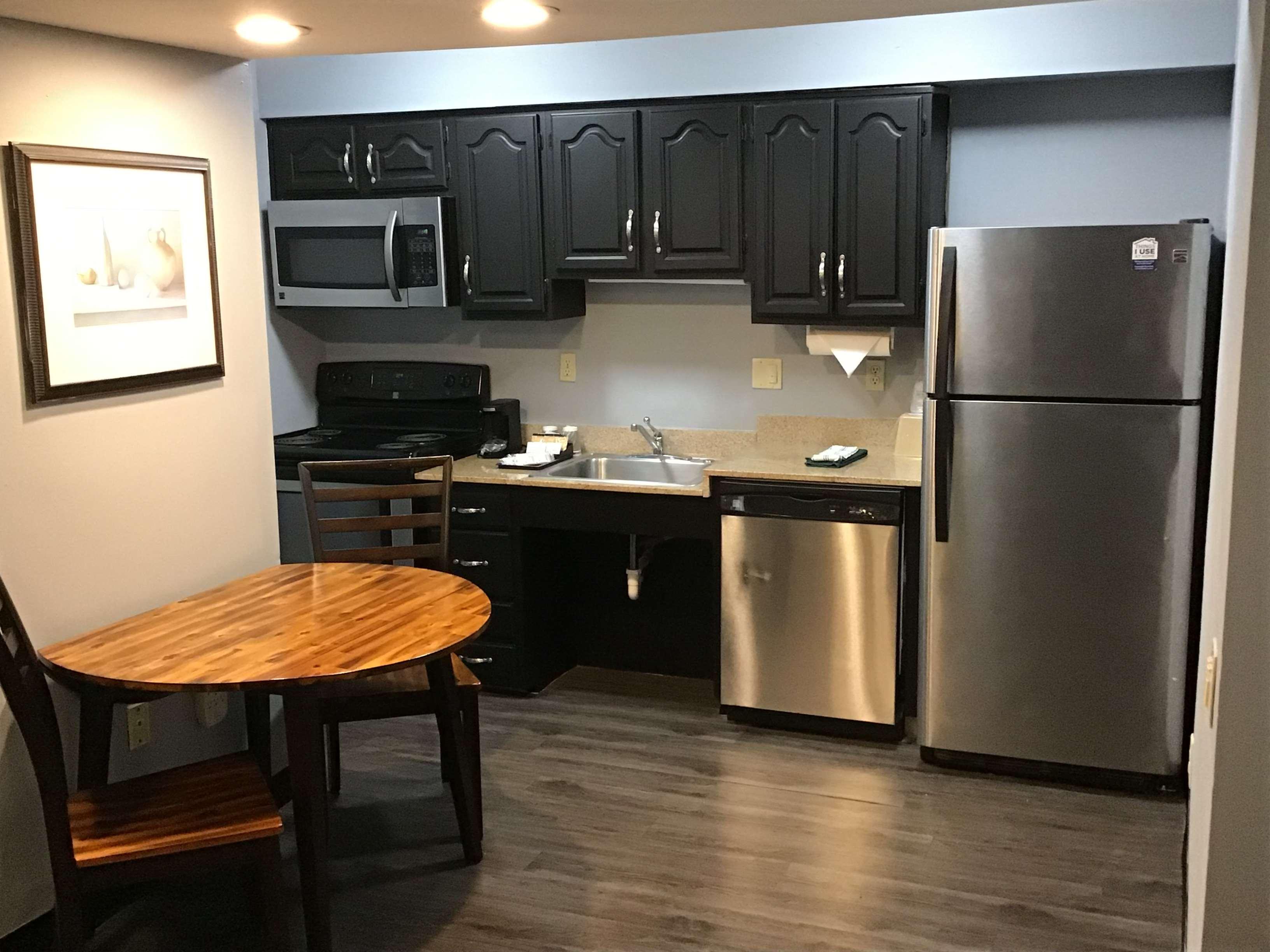 Suite Accessible King Size Bed