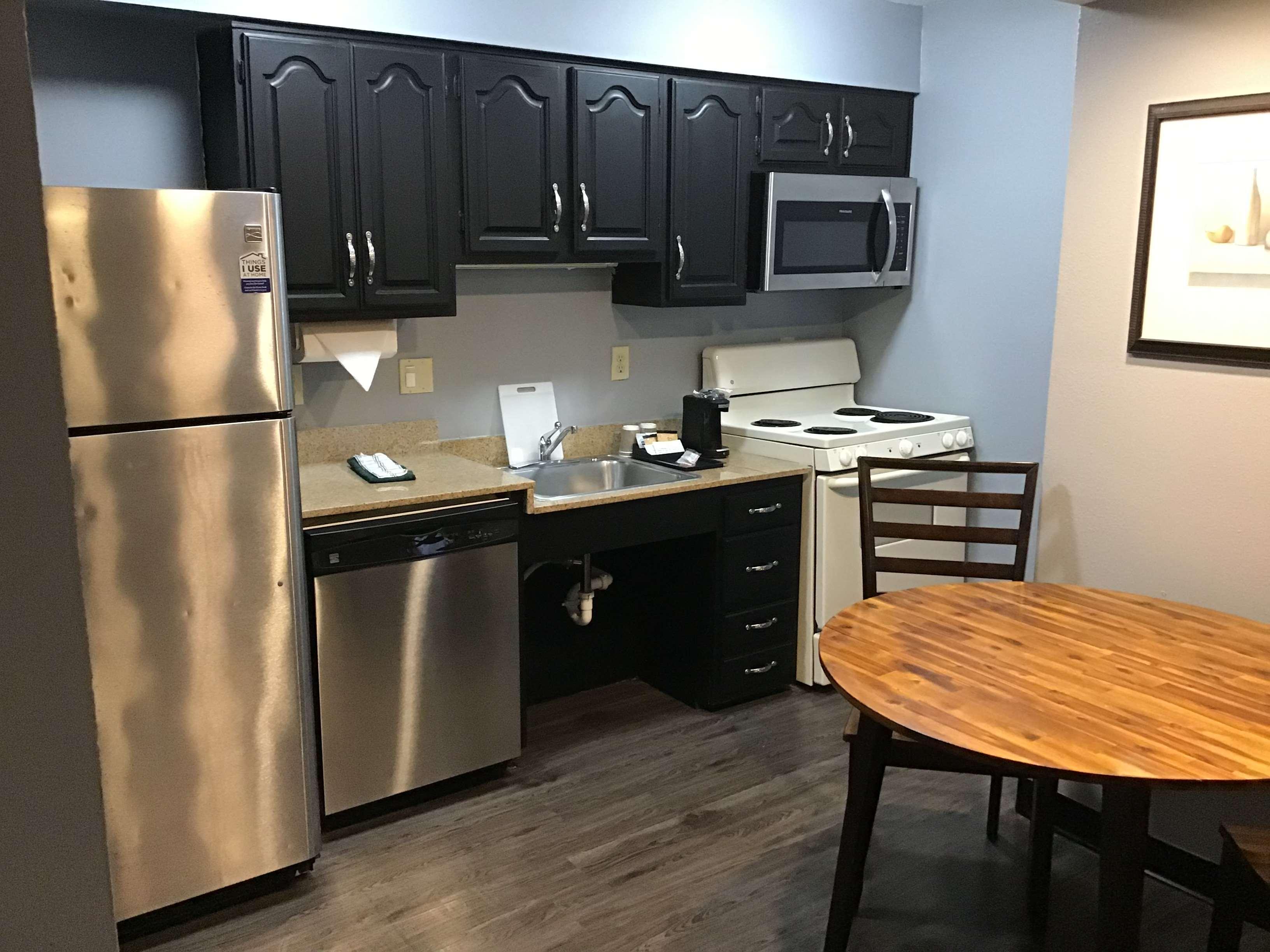 Suite Accessible King Size Bed