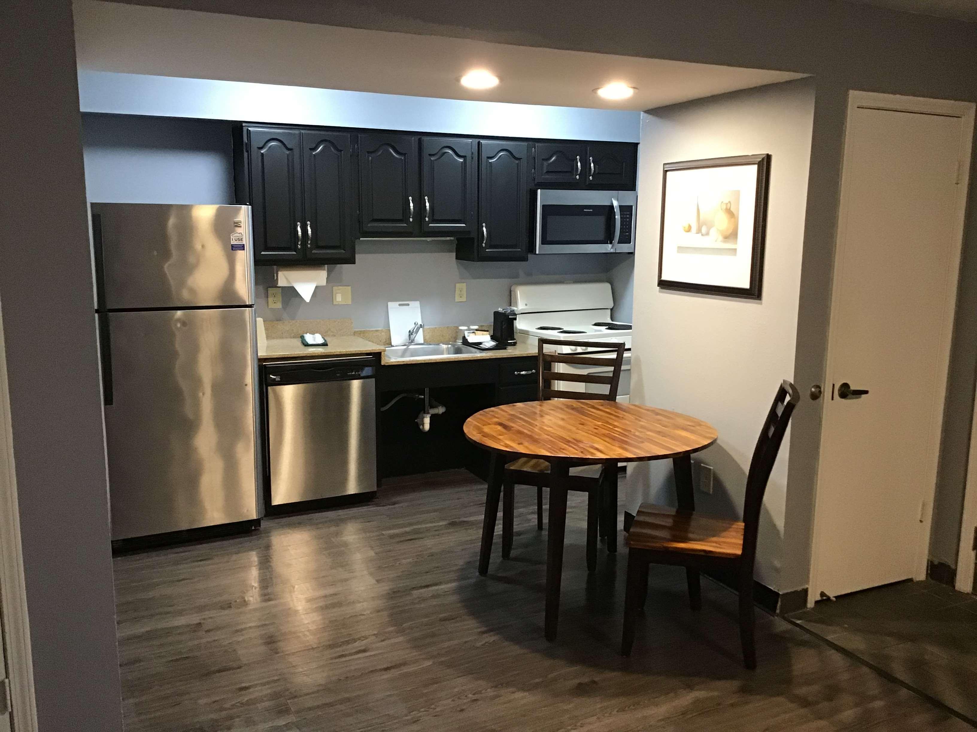 Suite Accessible King Size Bed