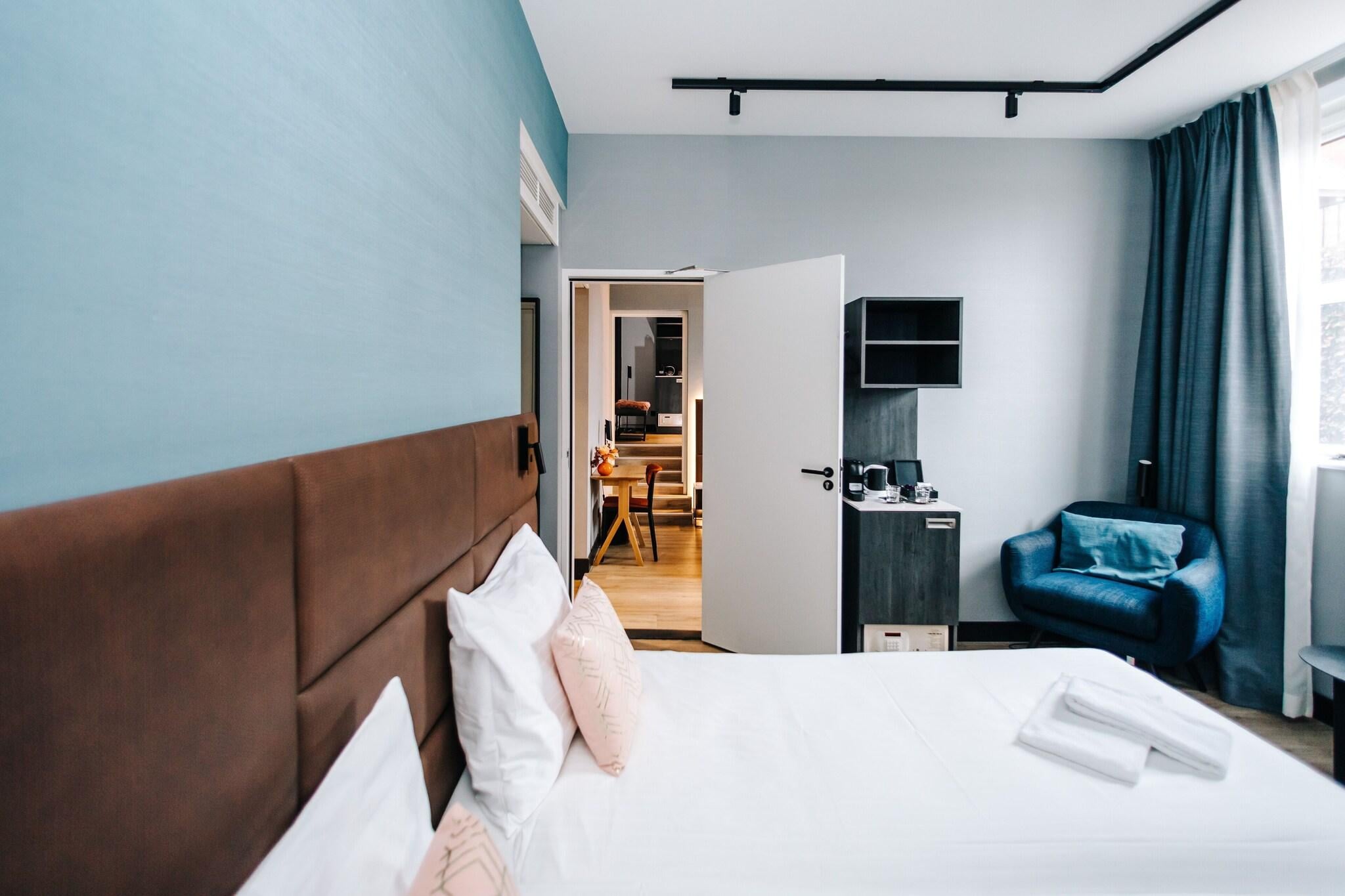 Room Connecting Room