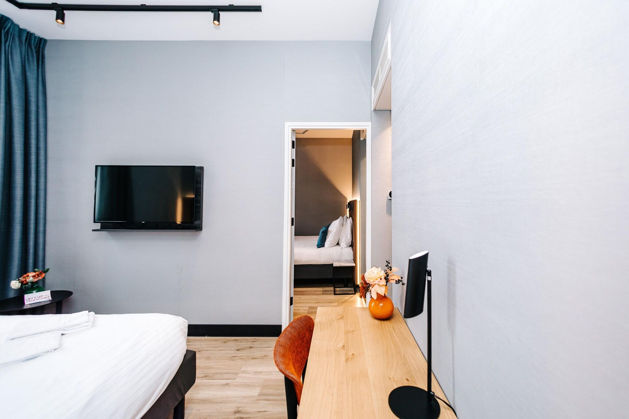 Room Connecting Room