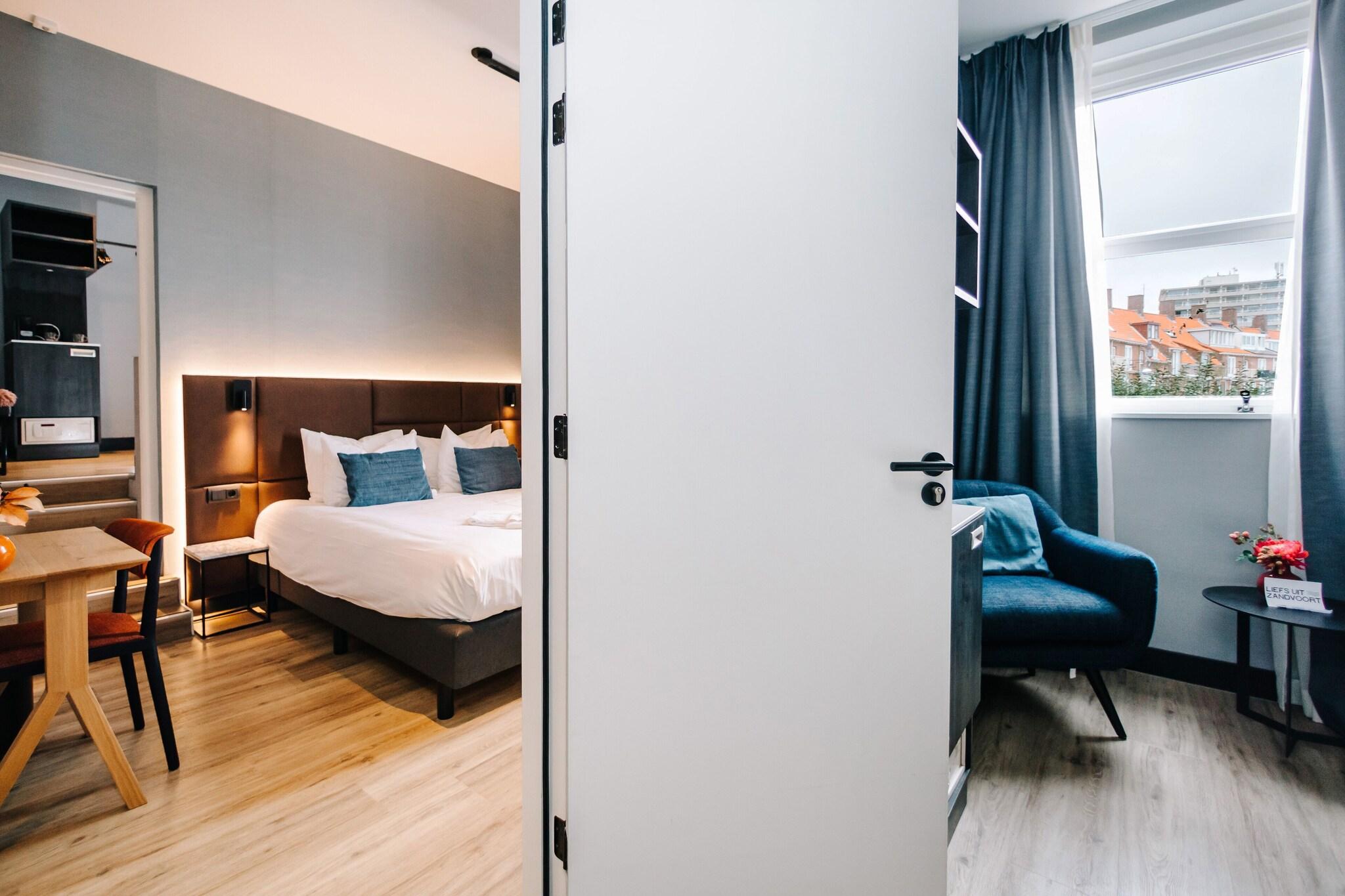 Room Connecting Room