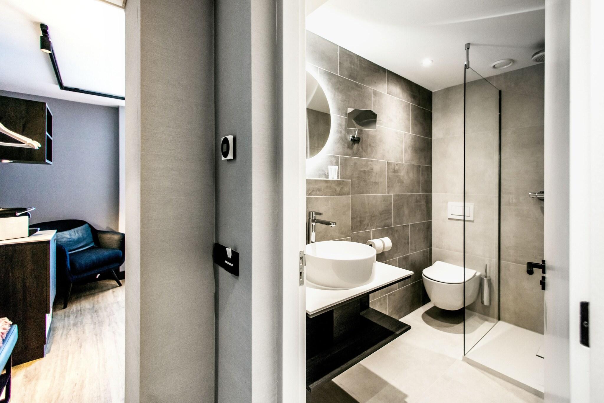 Room Connecting Room