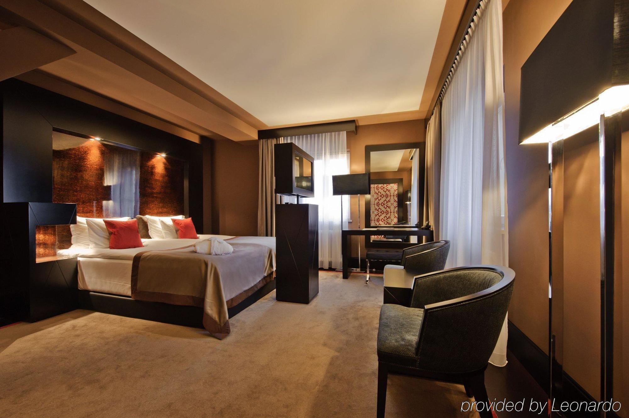 Apartment King Size Bed