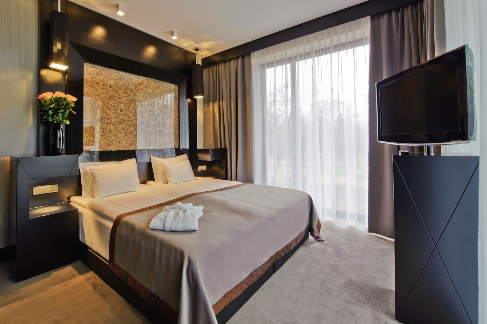 Apartment King Size Bed