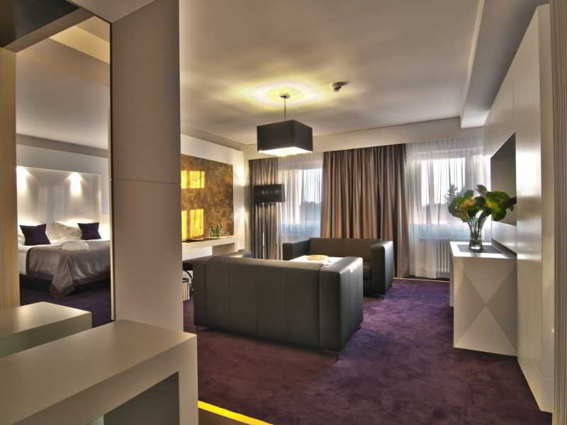 Apartment King Size Bed