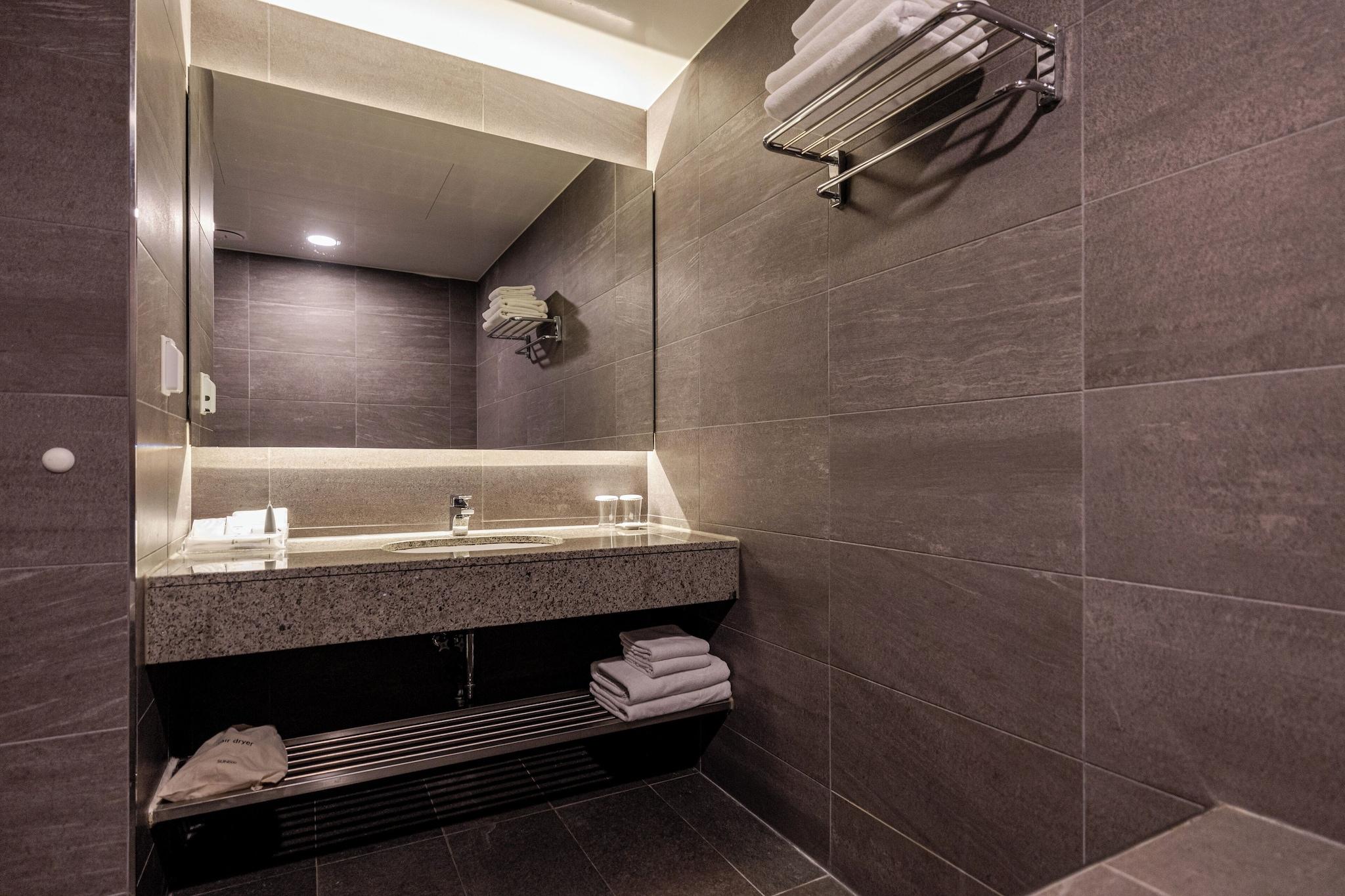 Double Deluxe King Bed