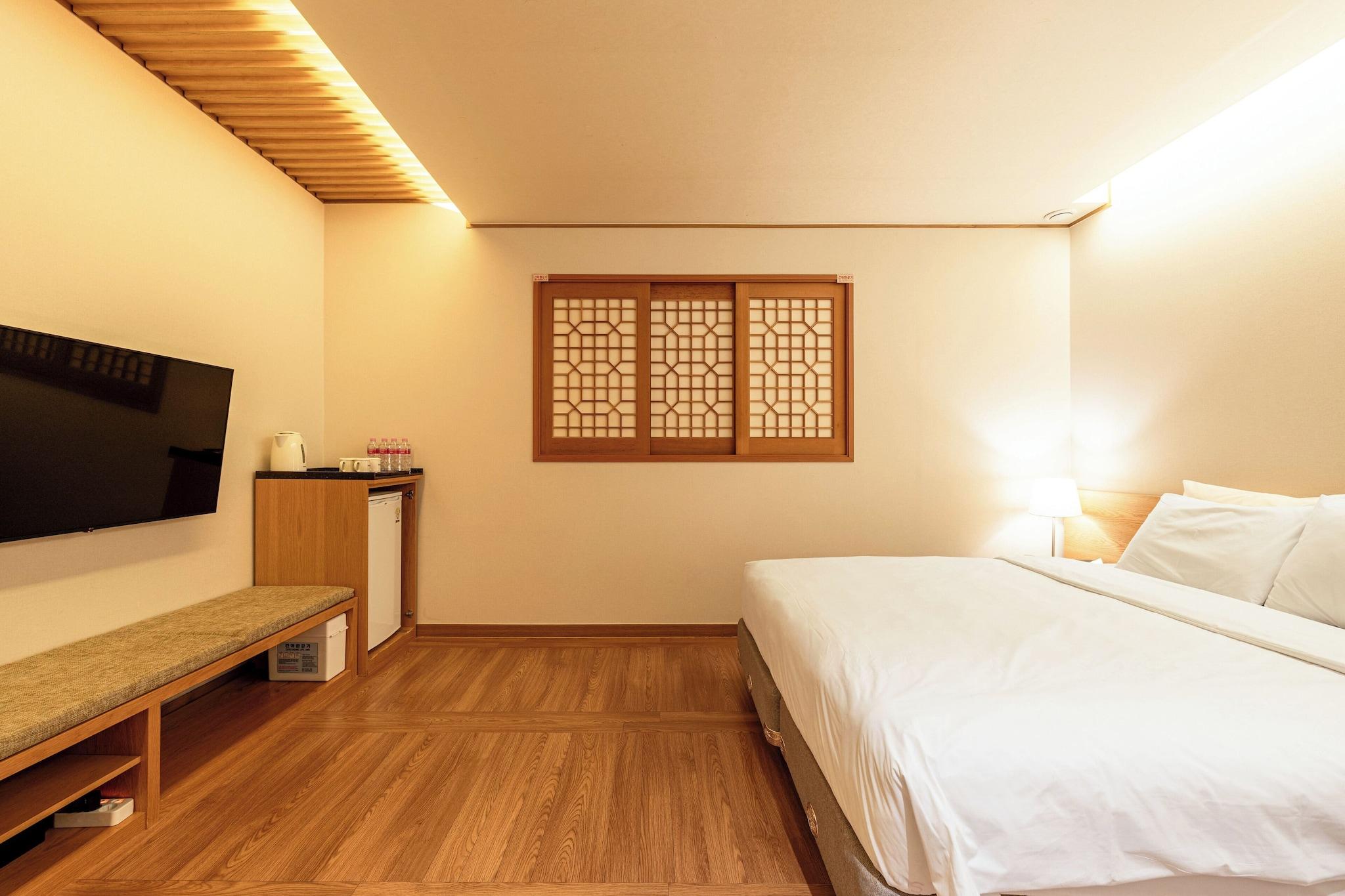 Double Deluxe King Bed