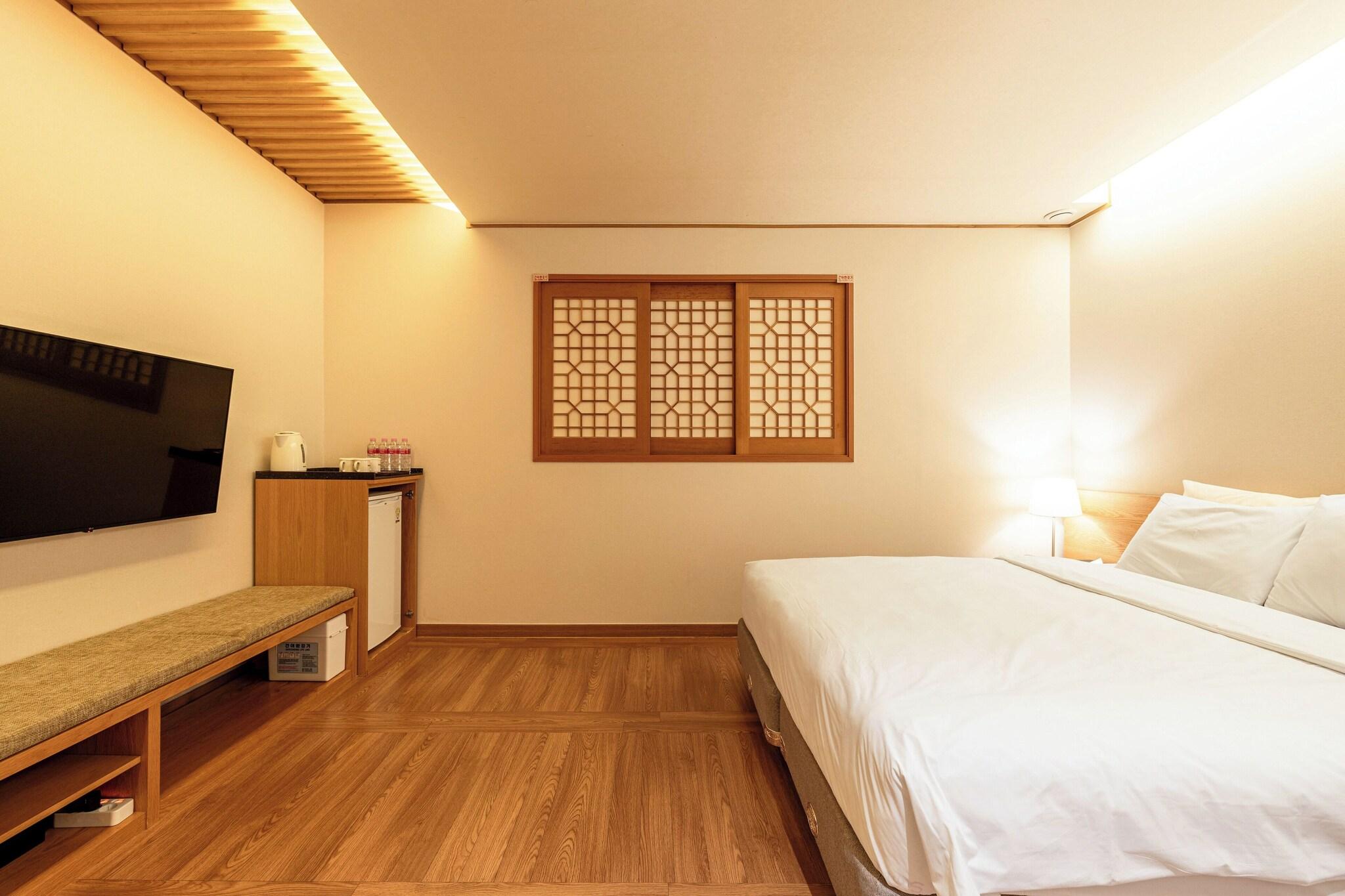 Double Deluxe King Bed