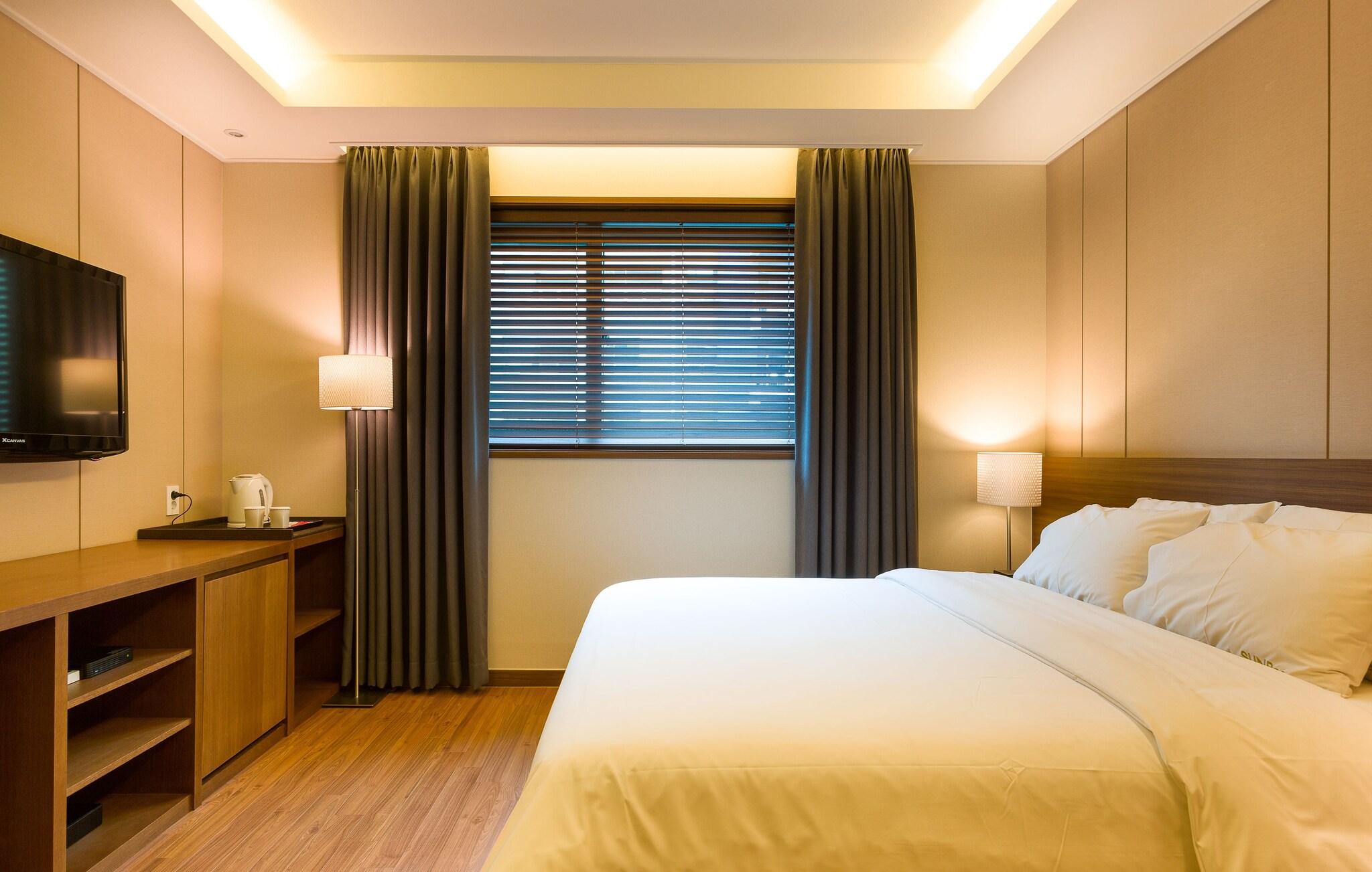 Double King Size Bed