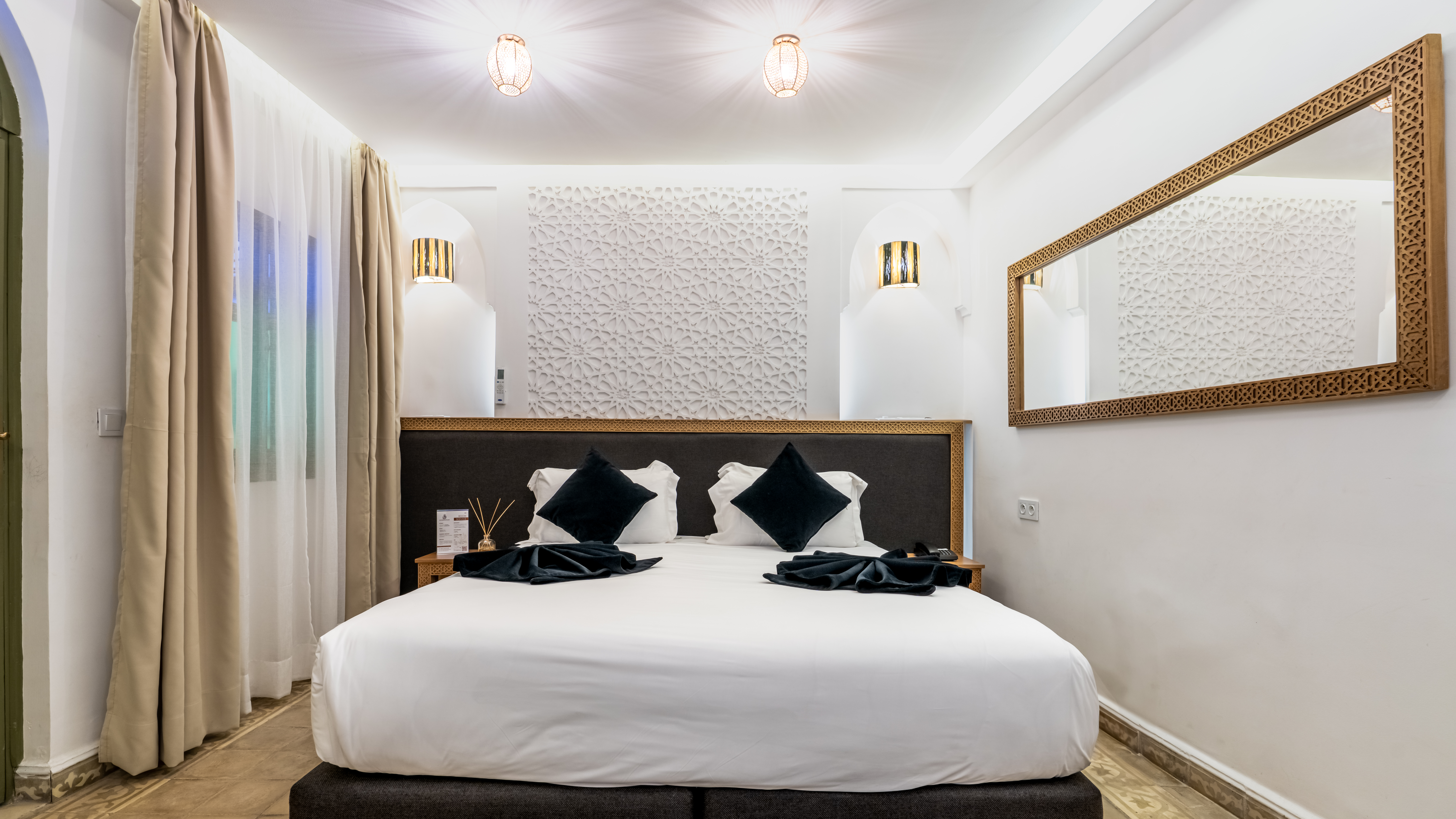 Double Deluxe One Bed