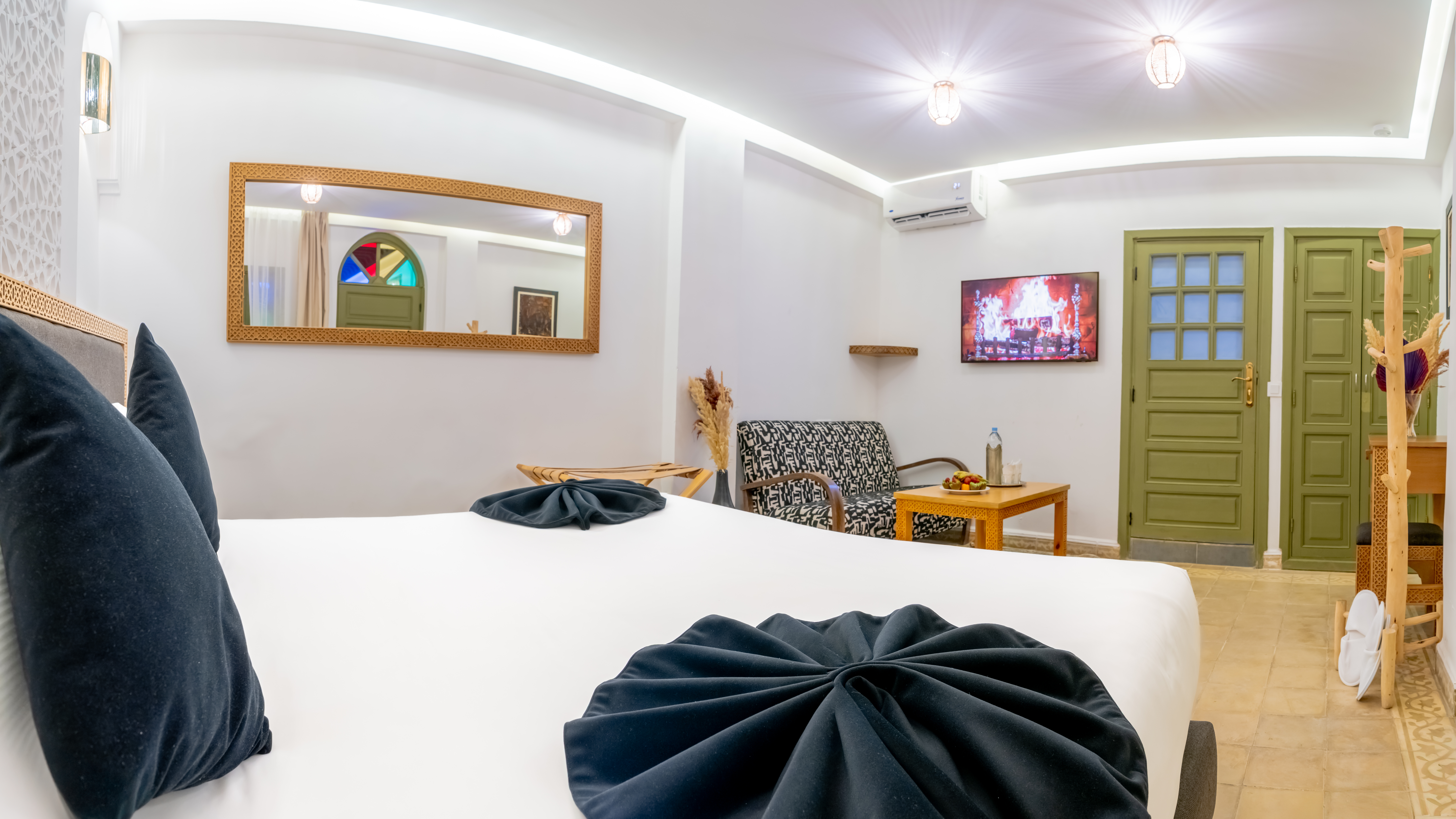 Double Deluxe One Bed