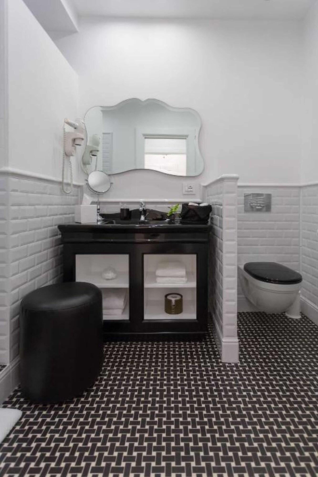 Twin Partial Sea View