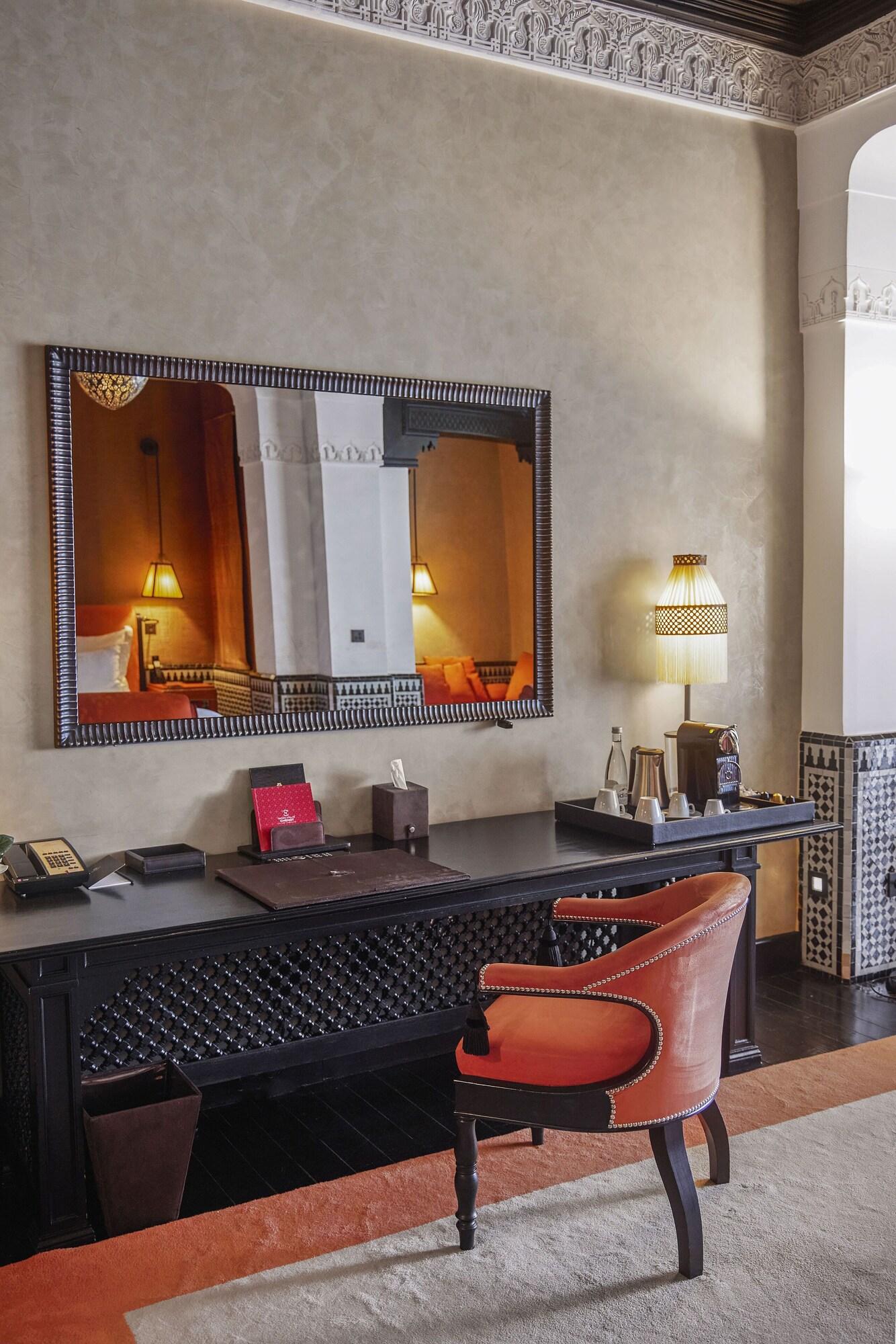 Junior Suite Queen Size Bed