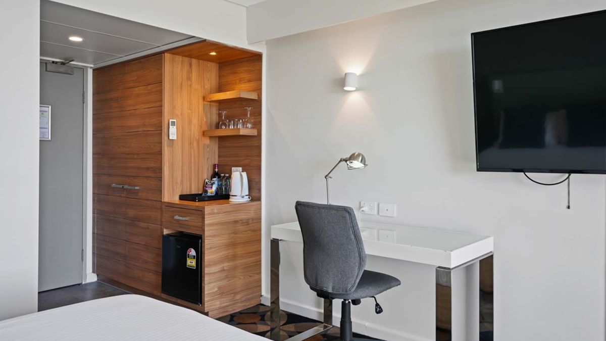 Double Deluxe Queen Bed