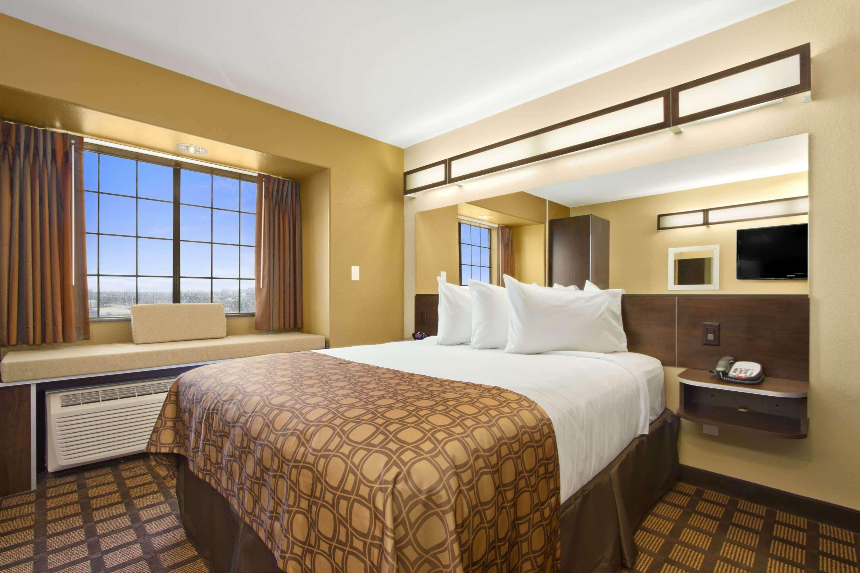 Suite Queen Size Bed