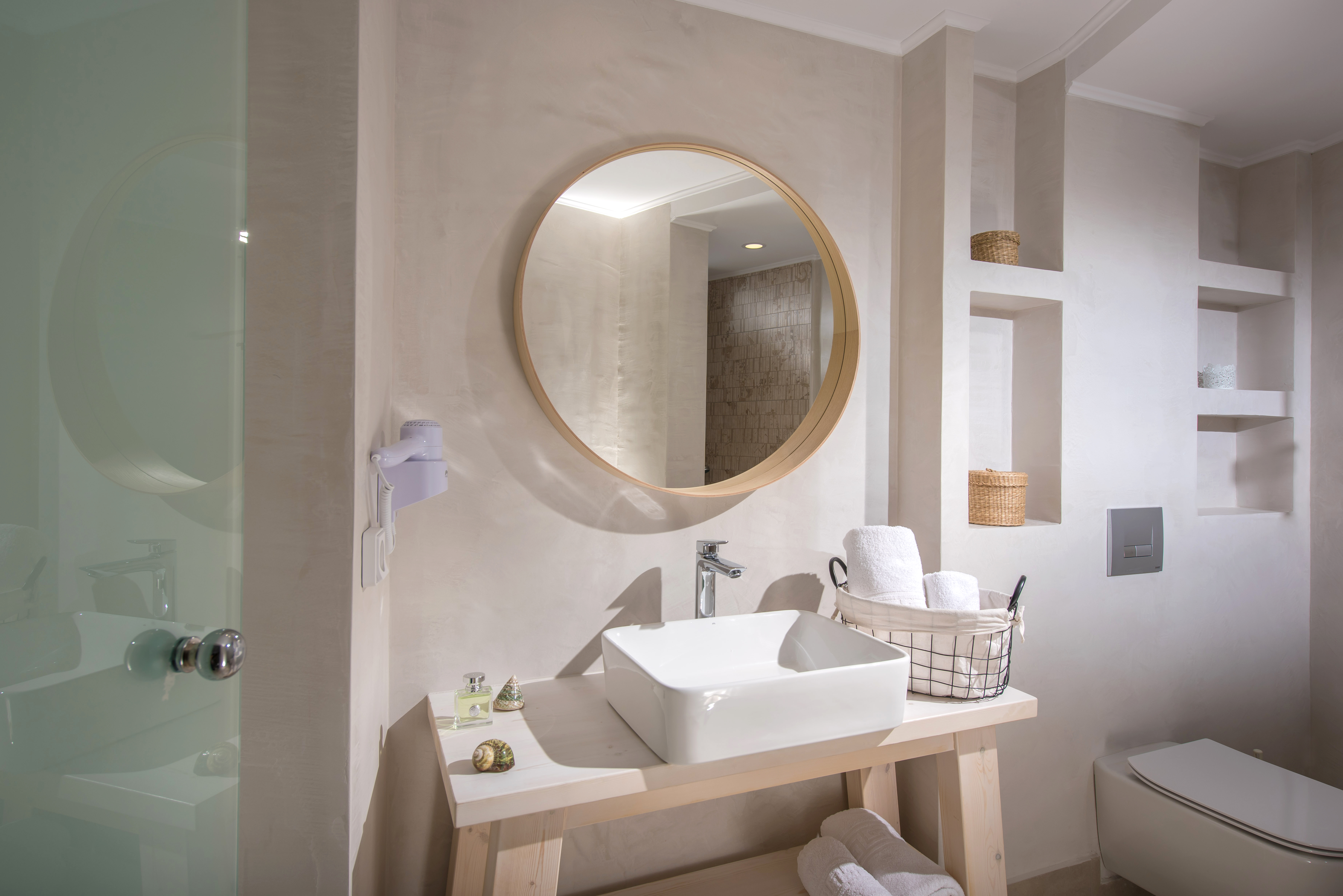 Studio Superior Capacity 2